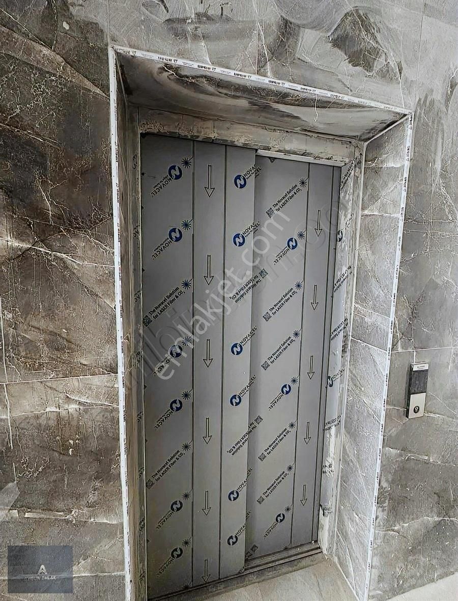 Tapu Masrafsız Asansörlü Katta 1+1 Cadde Üstü