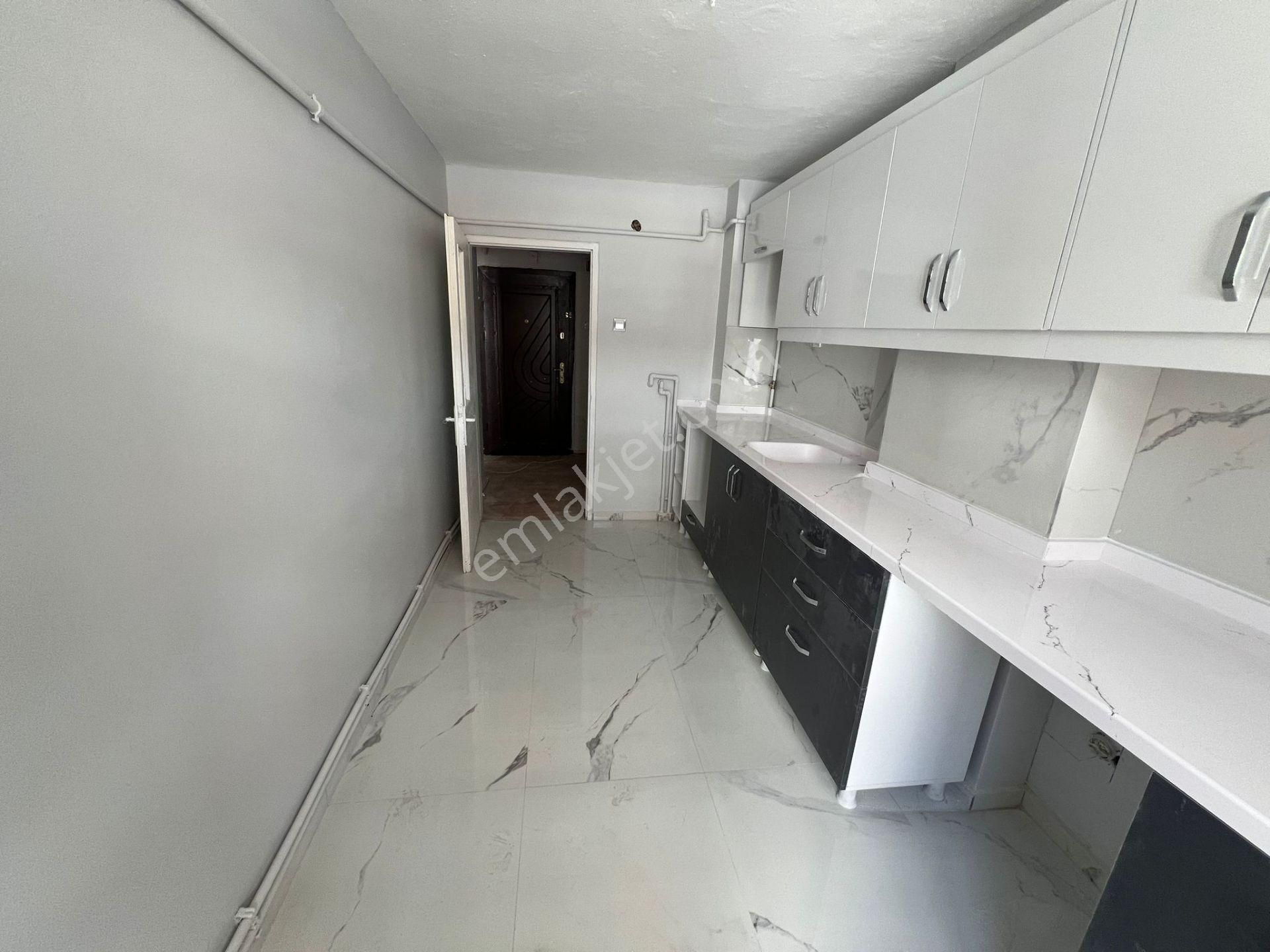 Vatan'dan Aktepe Cadde Üzerinde Full Yapılı Geniş M2 3+1 Kupon