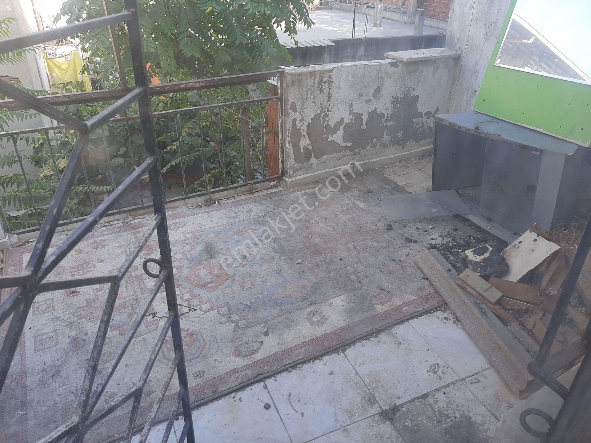 Karabağlar Eserken Te 3+1 Müstakil Bahçeli Satılık Ev - Görsel 3