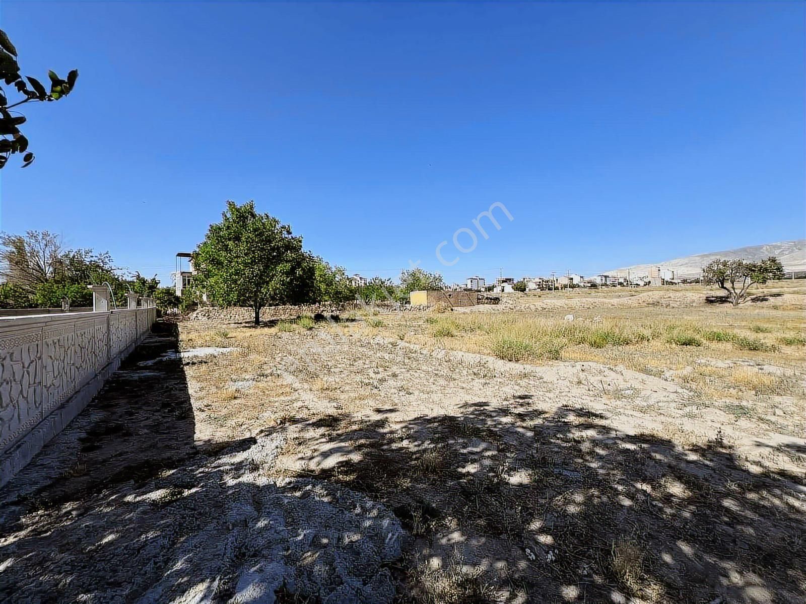 Saray Emlaktan Satılık Niğde İlhanlı Mah 577 M2 İmarlı Köşe Arsa