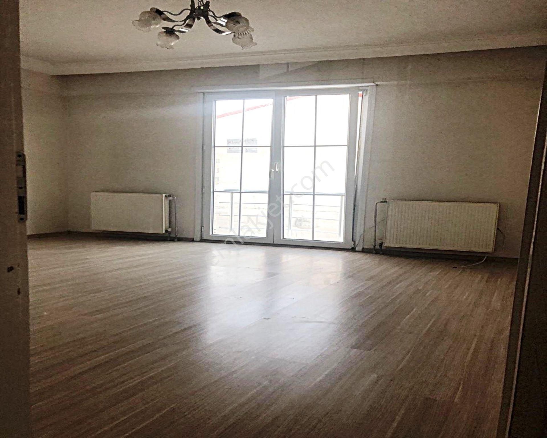 Arakat Balkonlu Geniş 2+1 Kiralık Daire