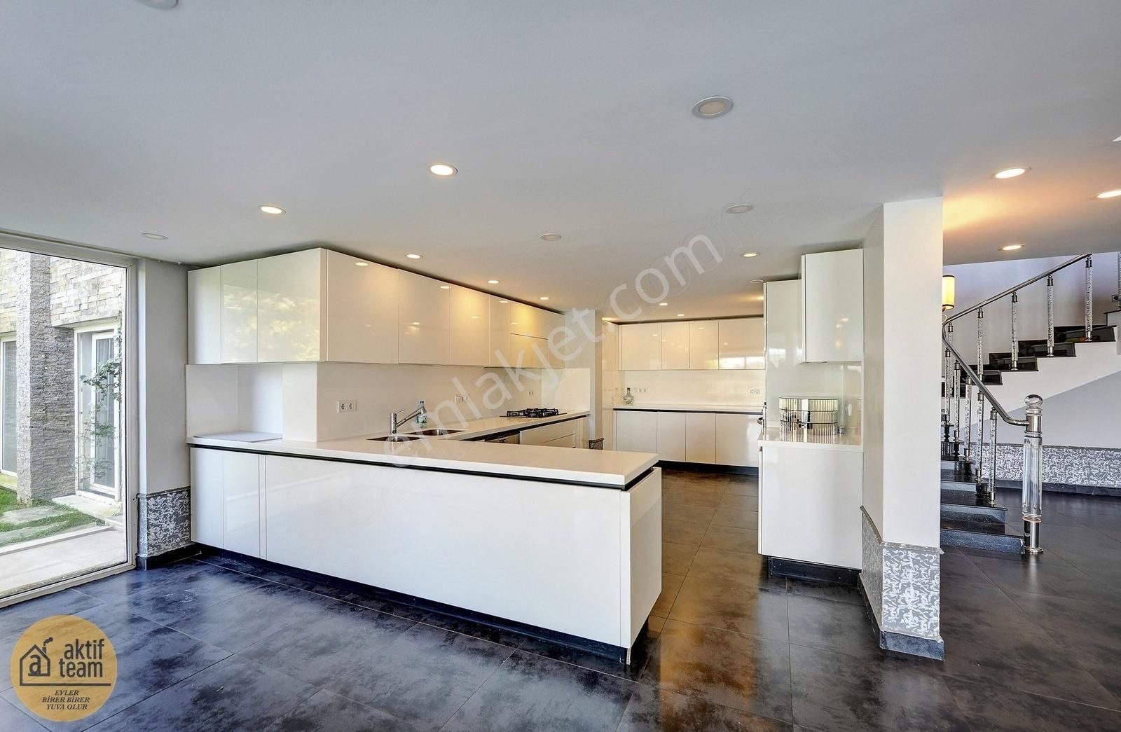 Acarkent'de Özel Konumlu, Boğaz Manzaralı Kiralık Br Villa - Görsel 13