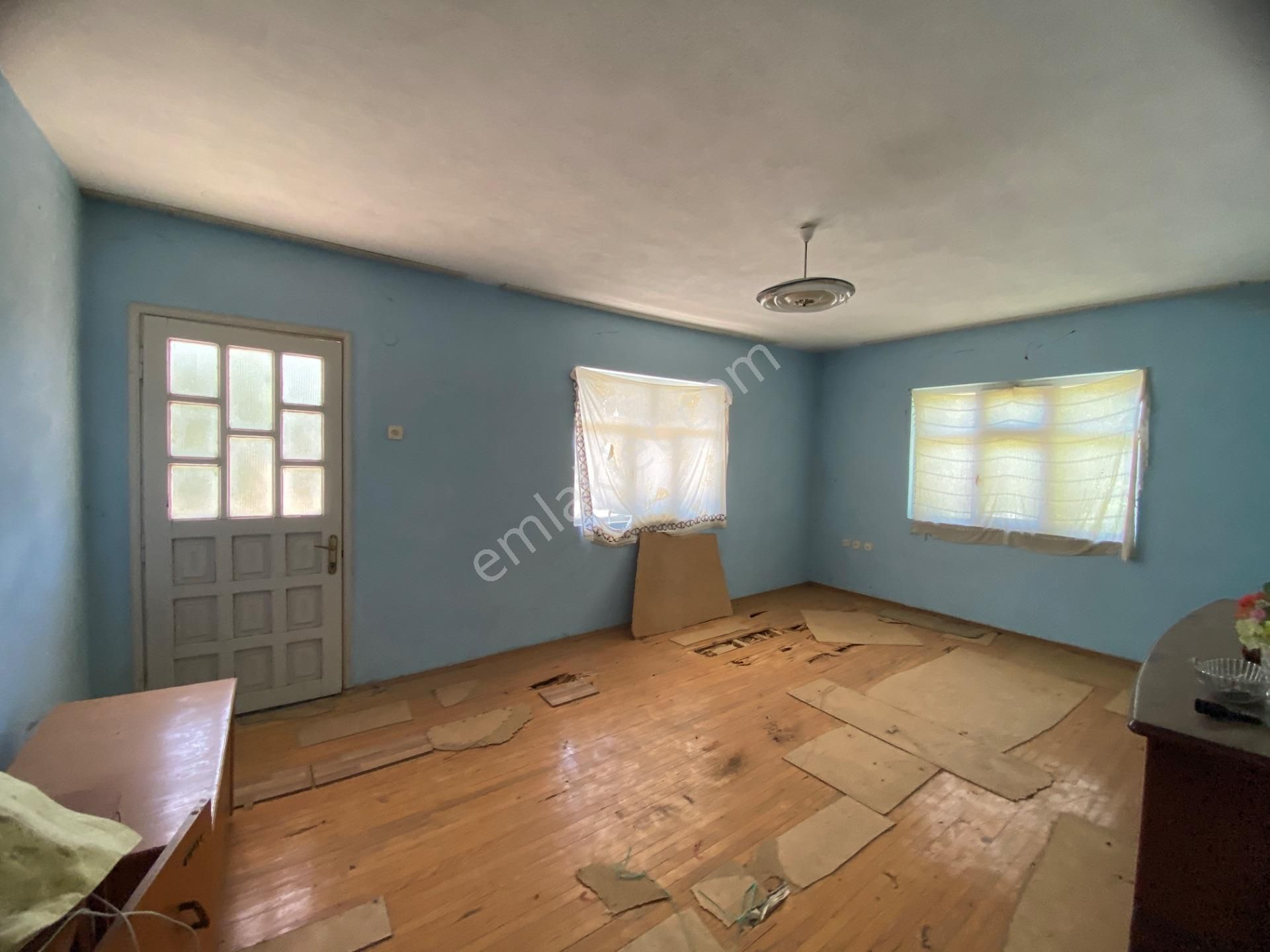 Bergama Kozak Karaveliler’de Satılık Köy Evi Ve Arsası - Görsel 21