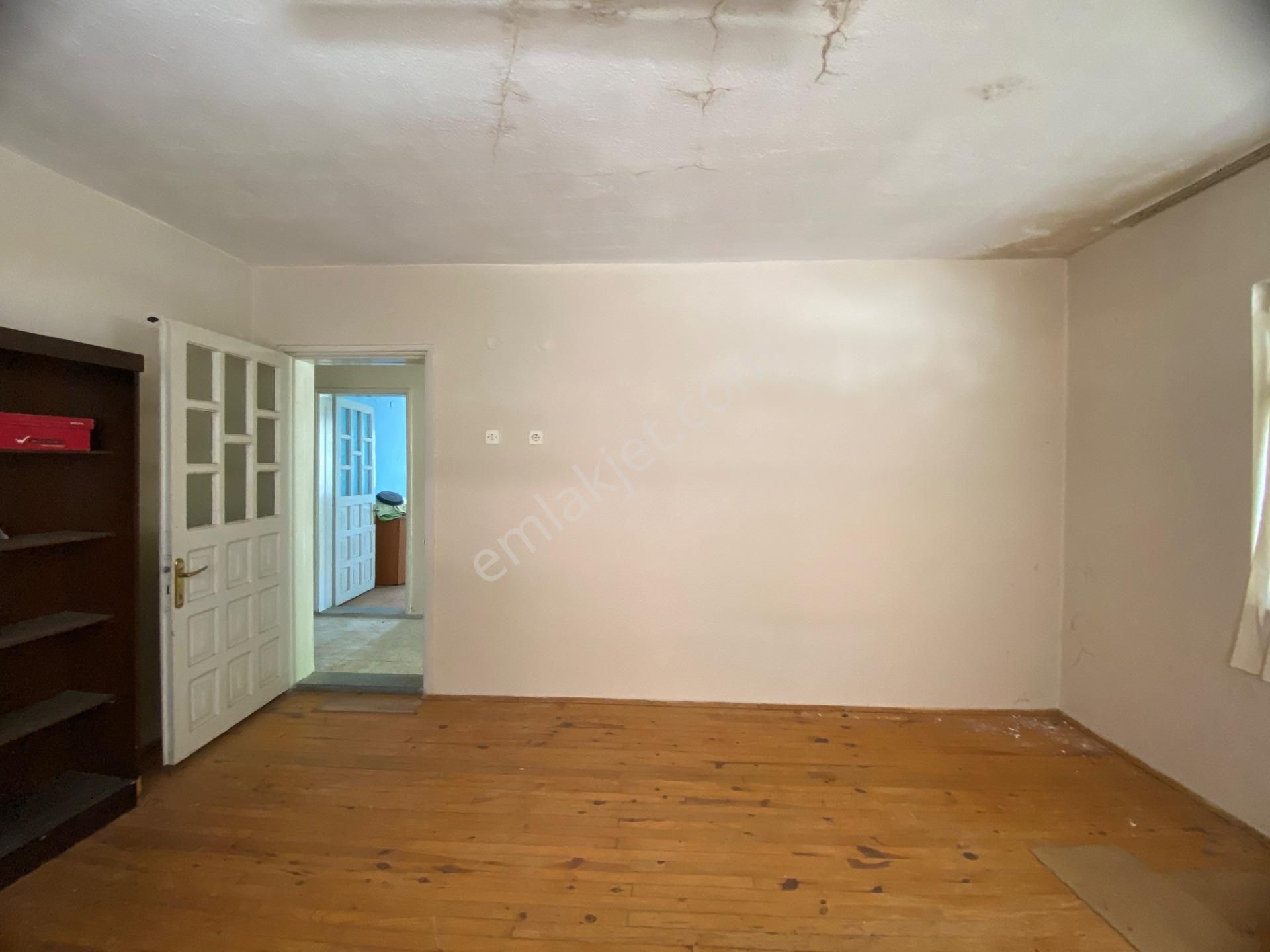 Bergama Kozak Karaveliler’de Satılık Köy Evi Ve Arsası - Görsel 6