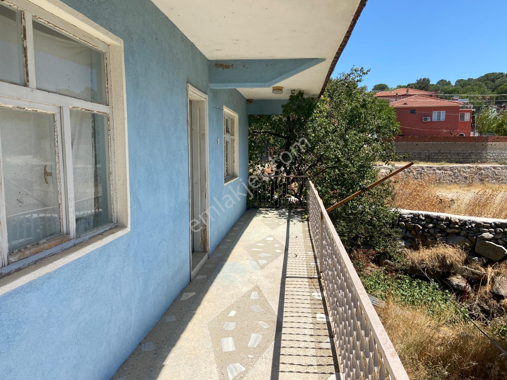 Bergama Kozak Karaveliler’de Satılık Köy Evi Ve Arsası - Görsel 15