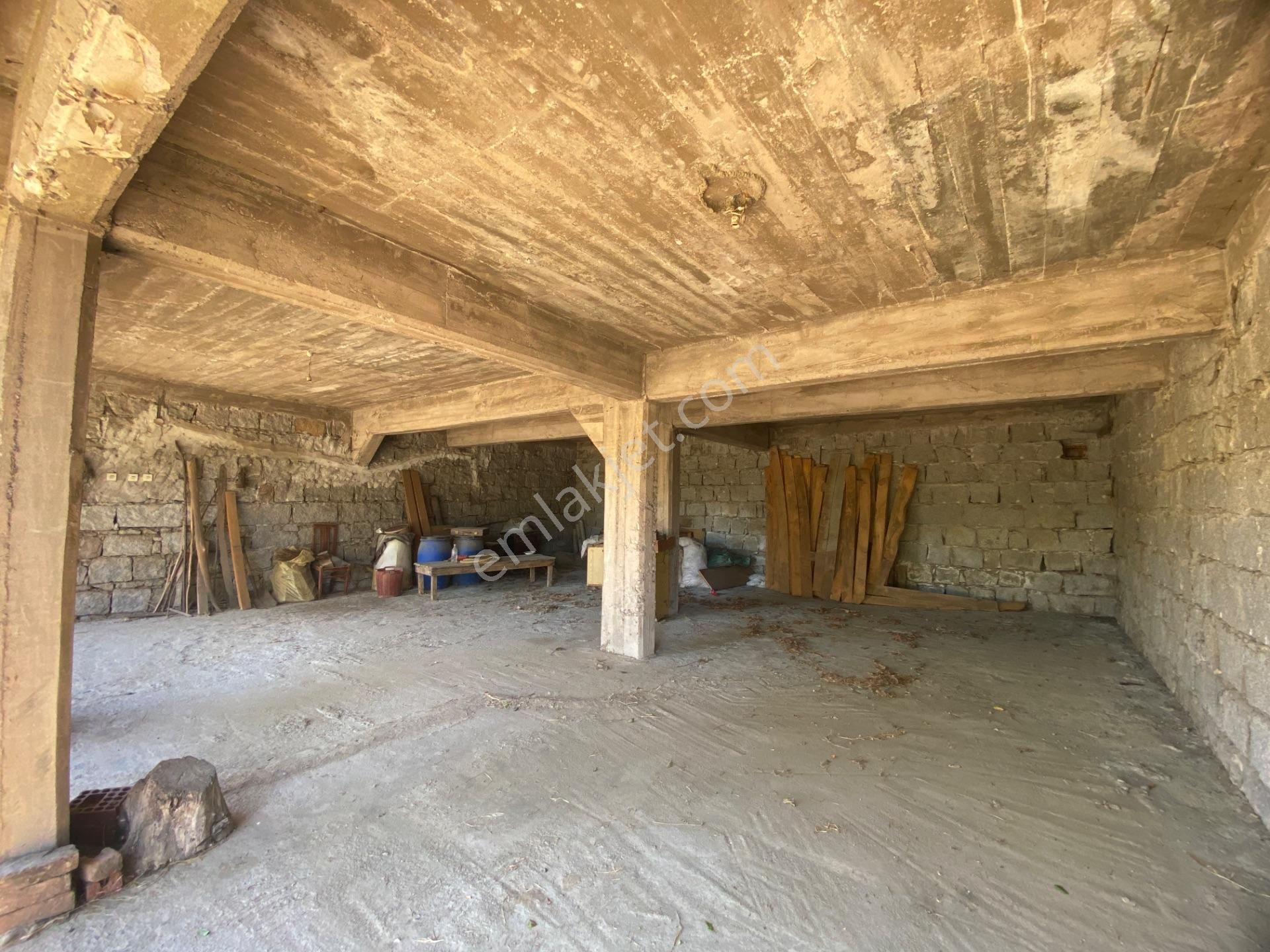 Bergama Kozak Karaveliler’de Satılık Köy Evi Ve Arsası - Görsel 27