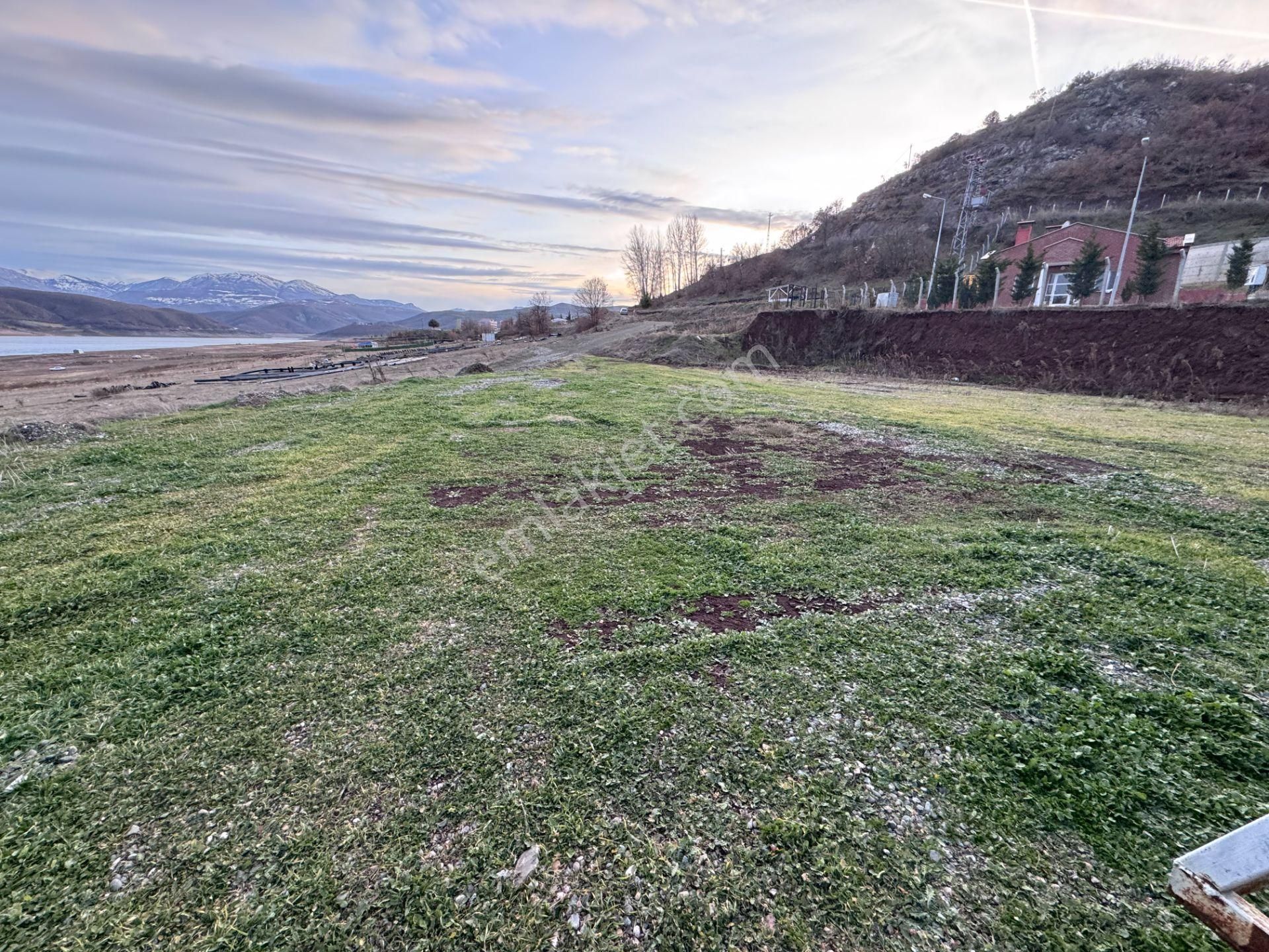 Almus'ta Göle Sıfır Müstakil Tek Tapulu 1600m2 Arazi - Görsel 4