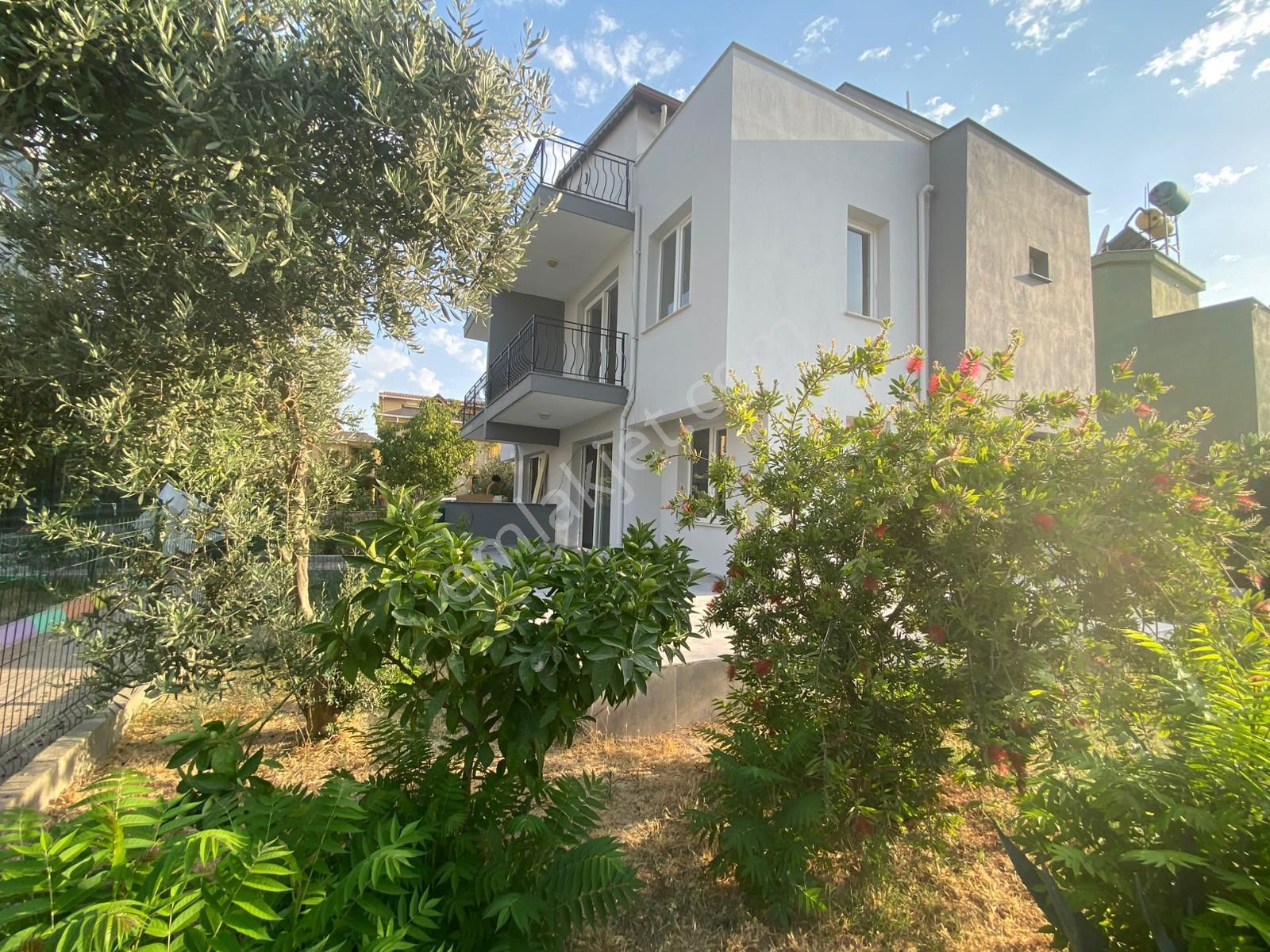 Kuşadası Yavansu'da Satılık 4+1 Triplex Bahçeli Villa