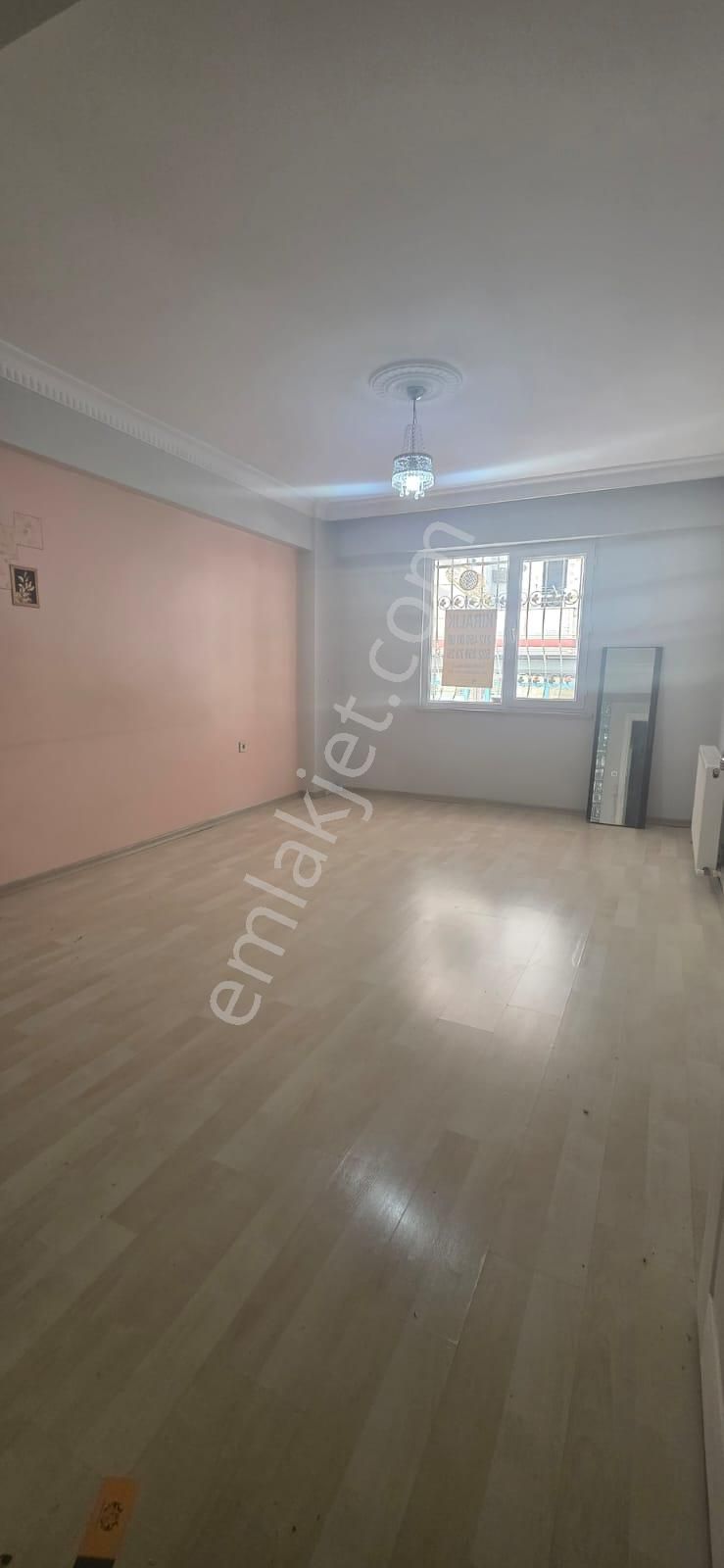 Esenyurt Üçevler Mah Satılık Daire 2+1 İskanlı Merkezi Konum