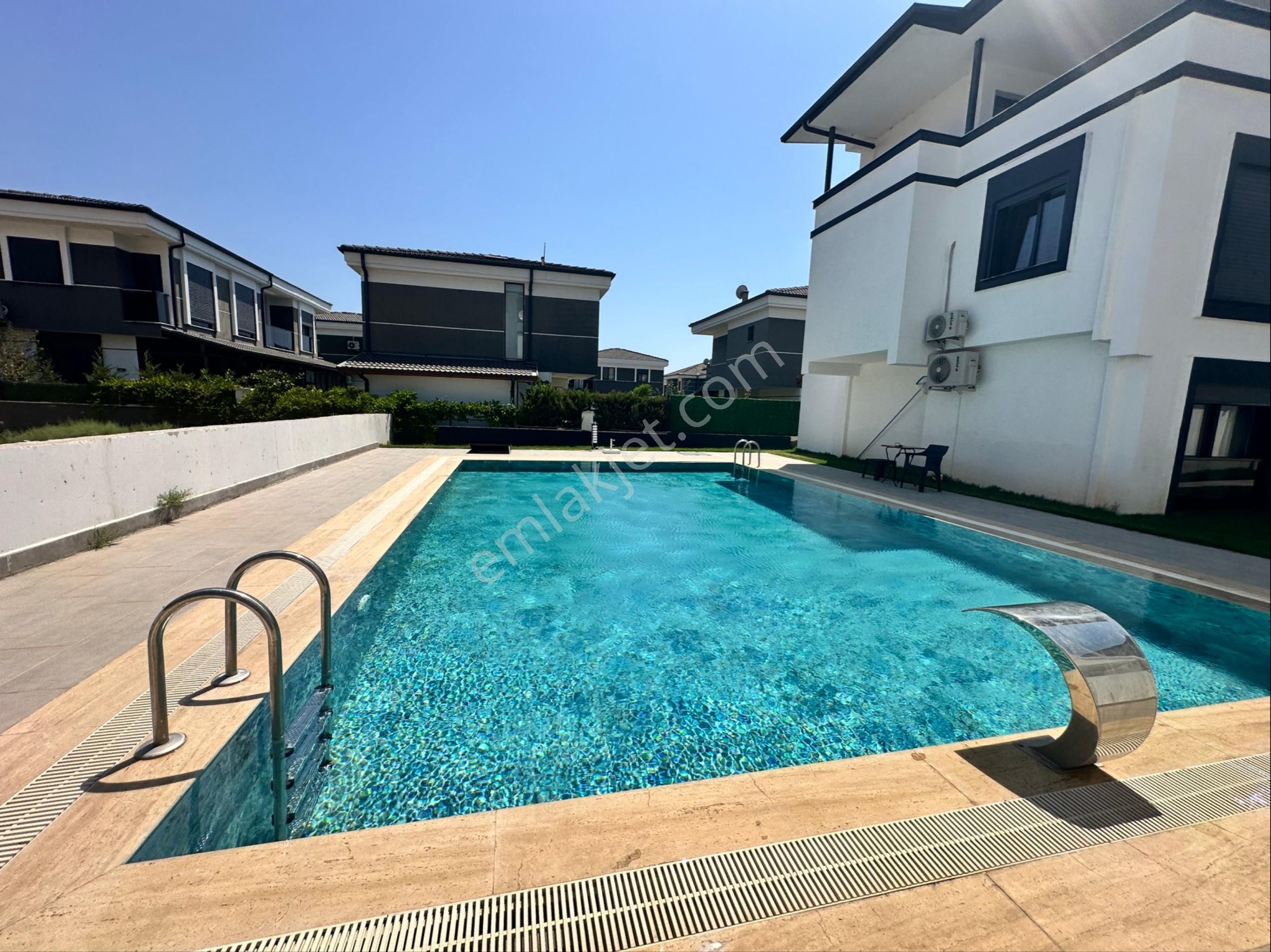 Doğanbey’de Satılık 3+1 Havuzlu Sitede Yazlık Villa / Son Villalar - Görsel 3