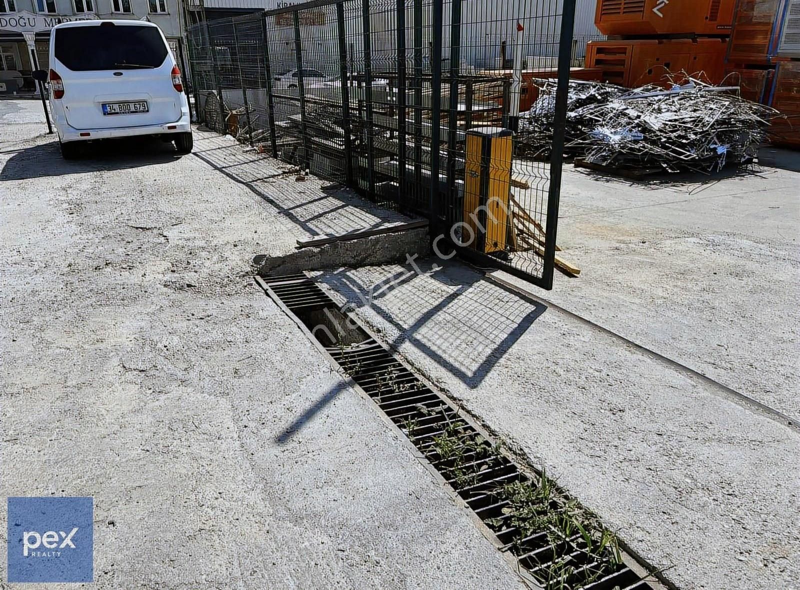 Sancaktepe'de Kiralık 1500m2 Kapalı 500m2 Açık Yüksek Giriş Depo