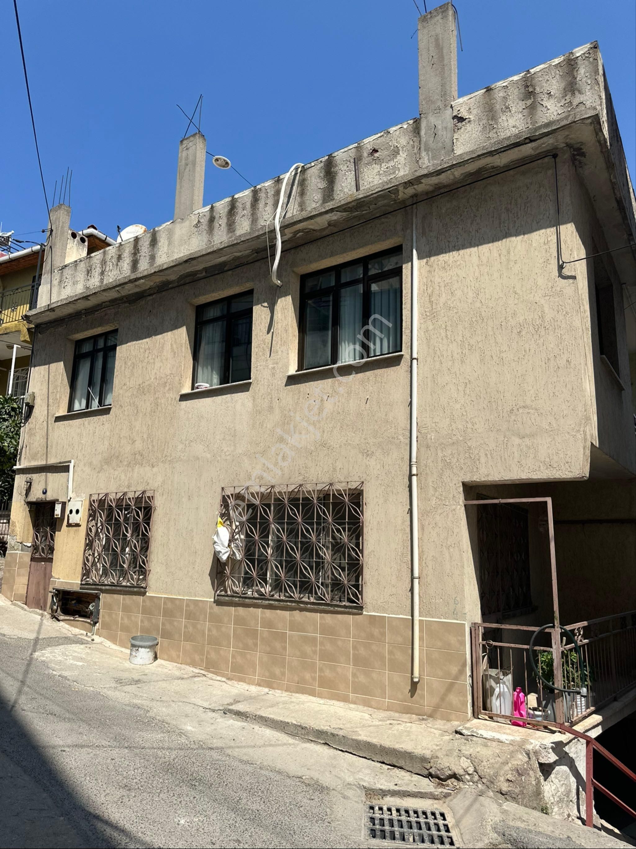 Bayraklı’da Satılık 2 Katlı Bina - Görsel 2