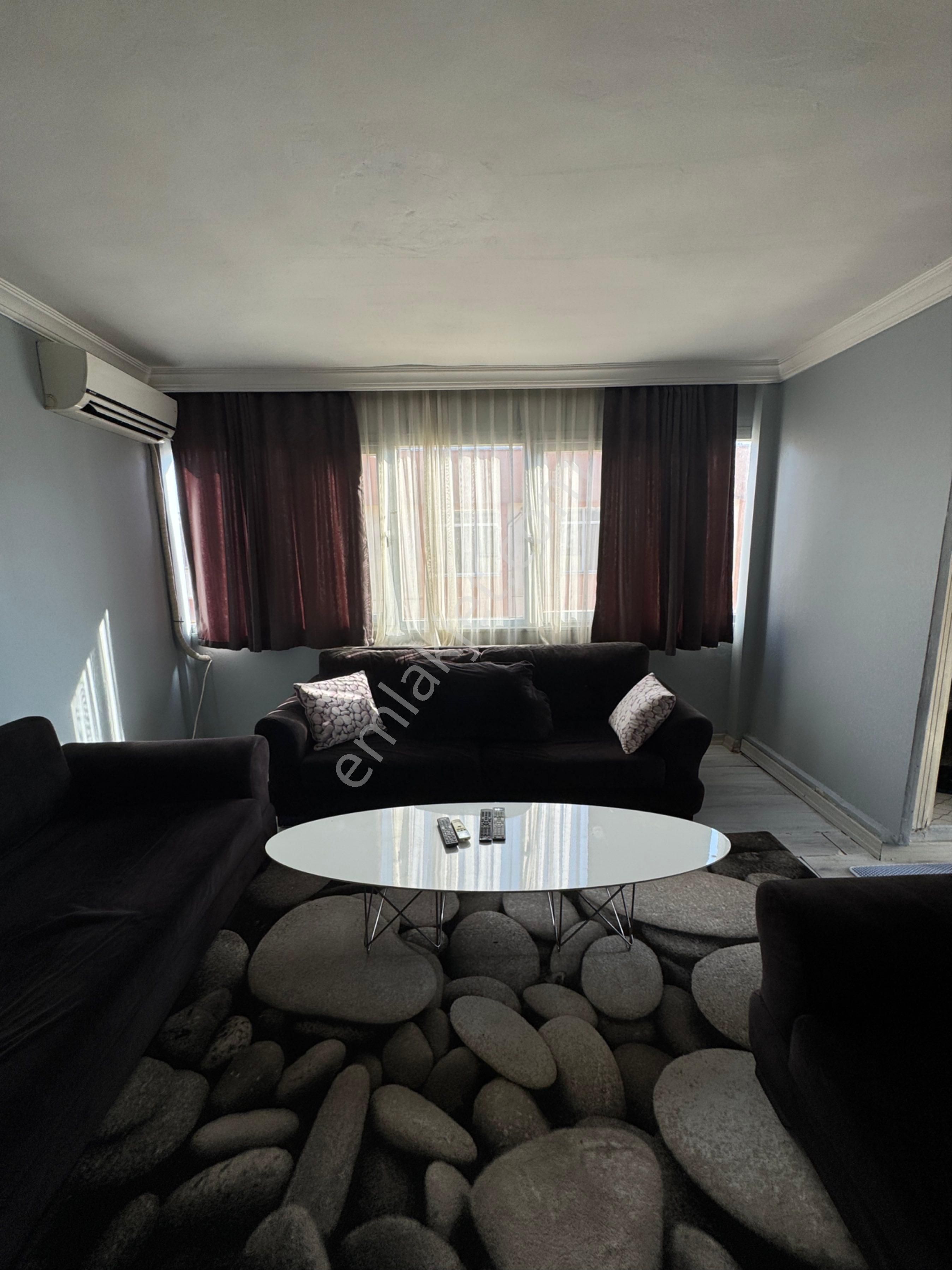 Kadıköy’de Deniz Manzaralı 2+1 Eşyalı Balkonlu Daire