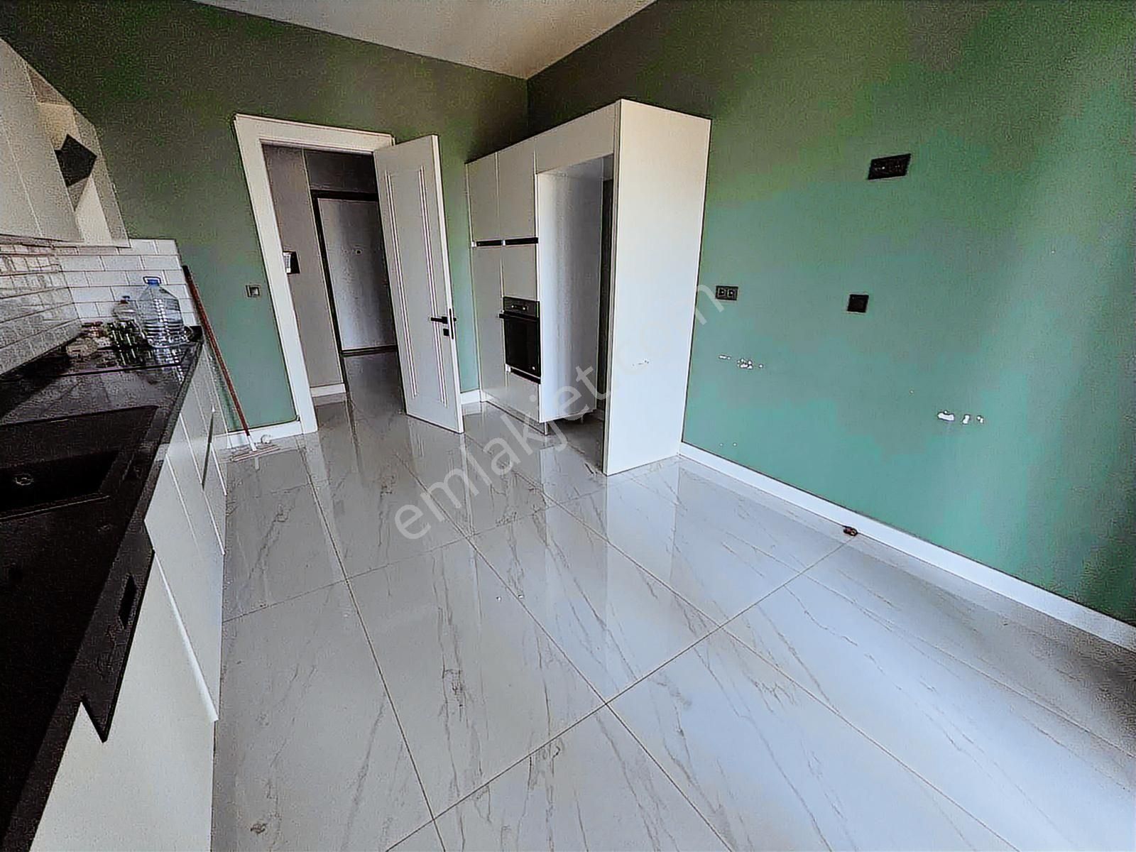 Central Balat'da 3+1 Kiralık Daire
