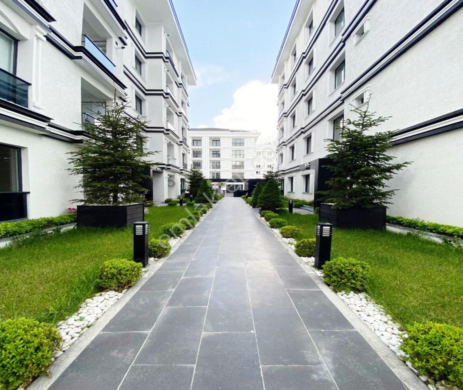 Beylikdüzü'nde Marinaya Komşu Satılık 2+1 Süper Lüx Bahçe Katı Daire !!
