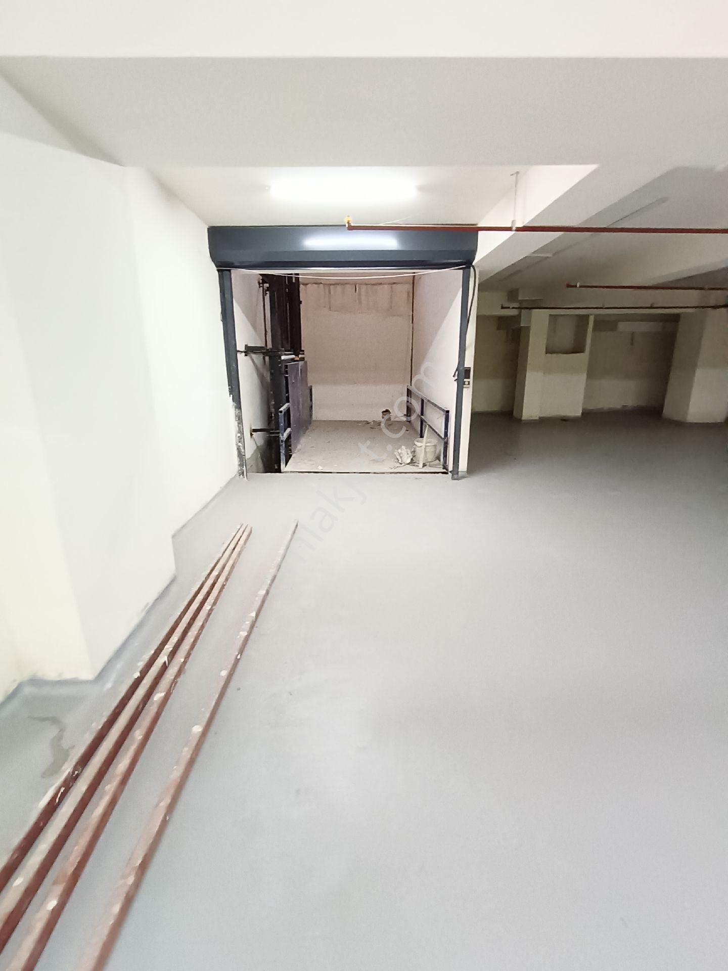 Sultangazi Tramvay Caddesi'nde 550m² Kiralık Dükkan - Görsel 14