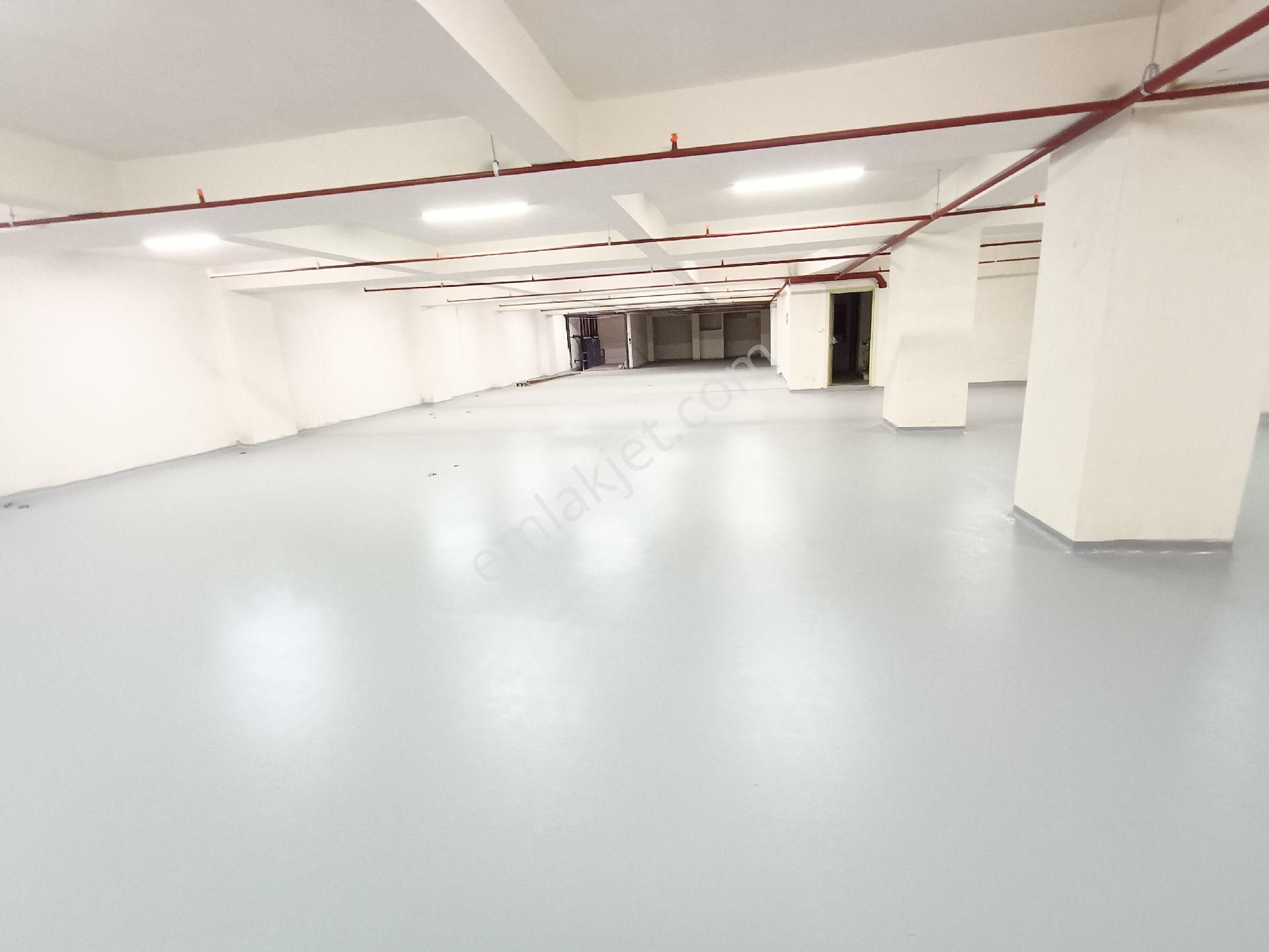 Sultangazi Tramvay Caddesi'nde 550m² Kiralık Dükkan - Görsel 8