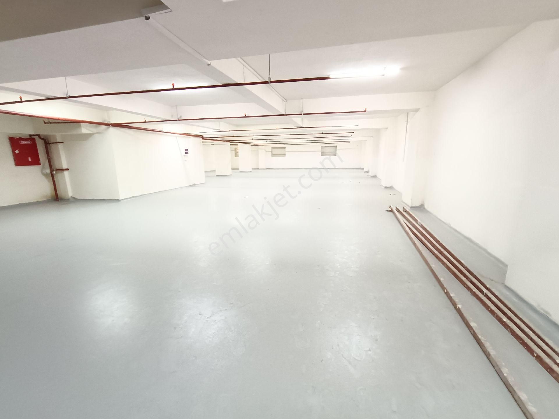 Sultangazi Tramvay Caddesi'nde 550m² Kiralık Dükkan - Görsel 9