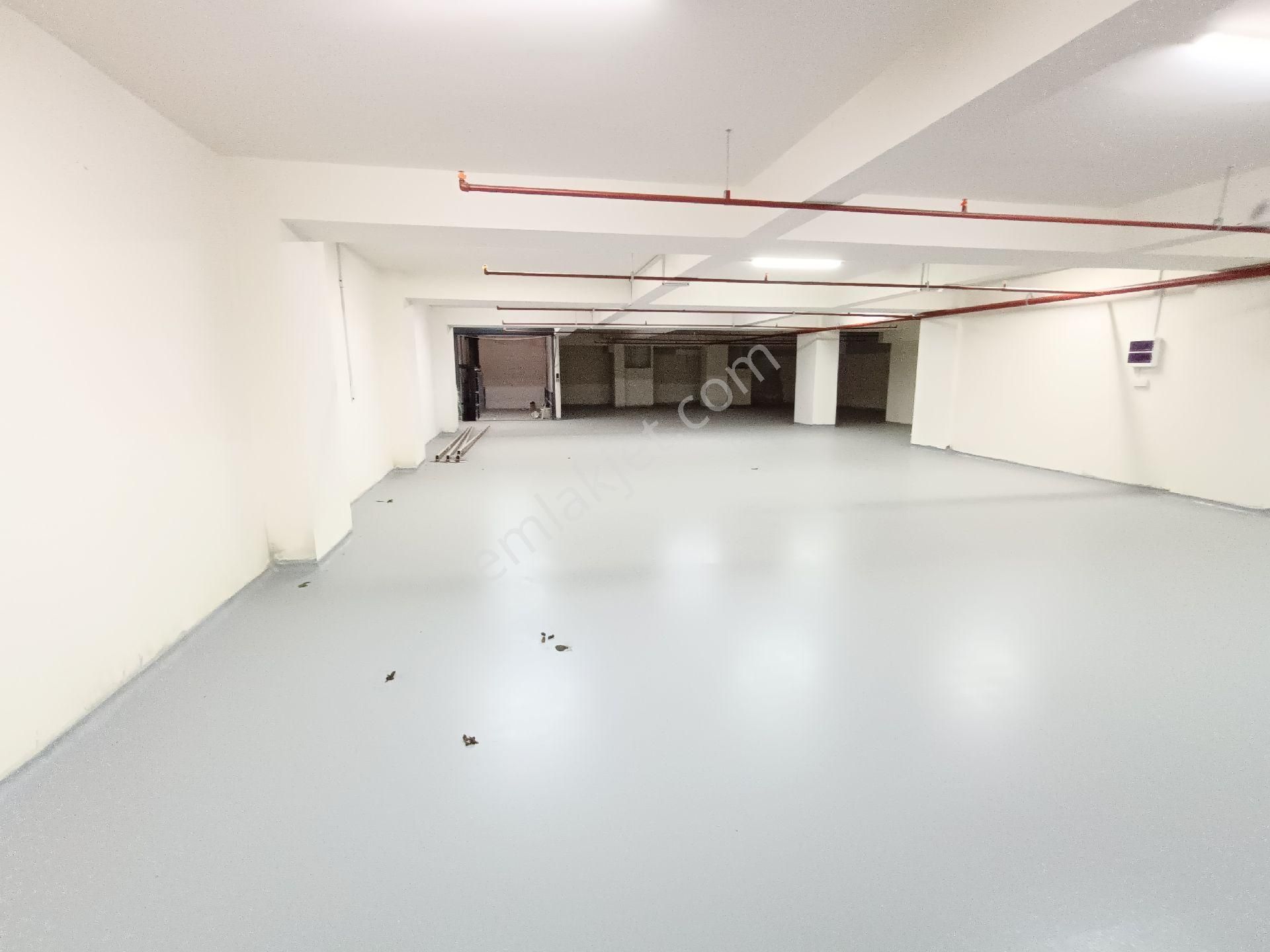 Sultangazi Tramvay Caddesi'nde 550m² Kiralık Dükkan - Görsel 5