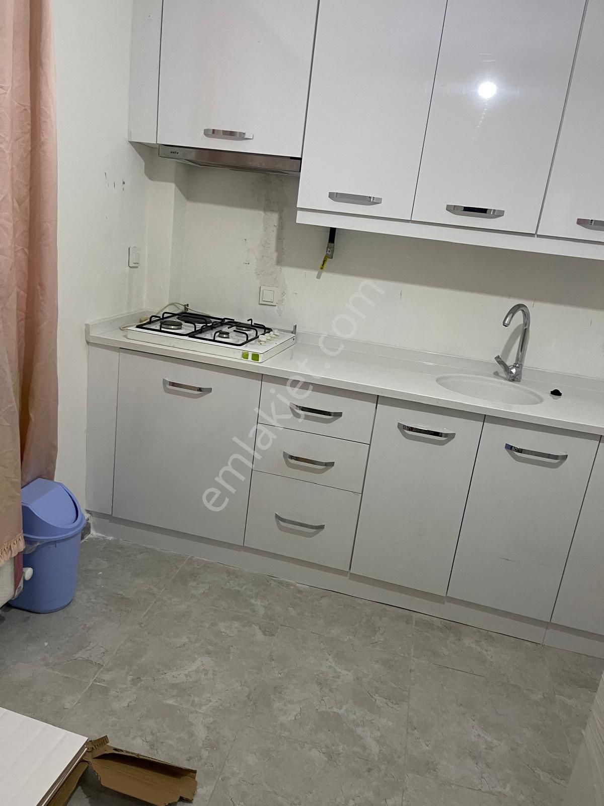 İzmir Bornova Yeşilova Mahallesi'nde Müstakil Bina