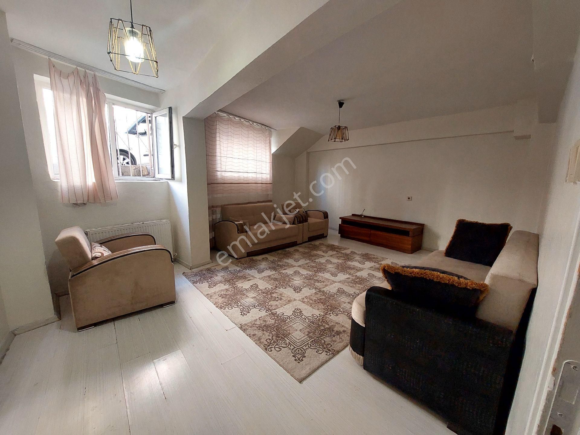 Gaziosmanpaşa Küçükköy Yeni Mah Kiralık Bahçekat 2+1 90 M2