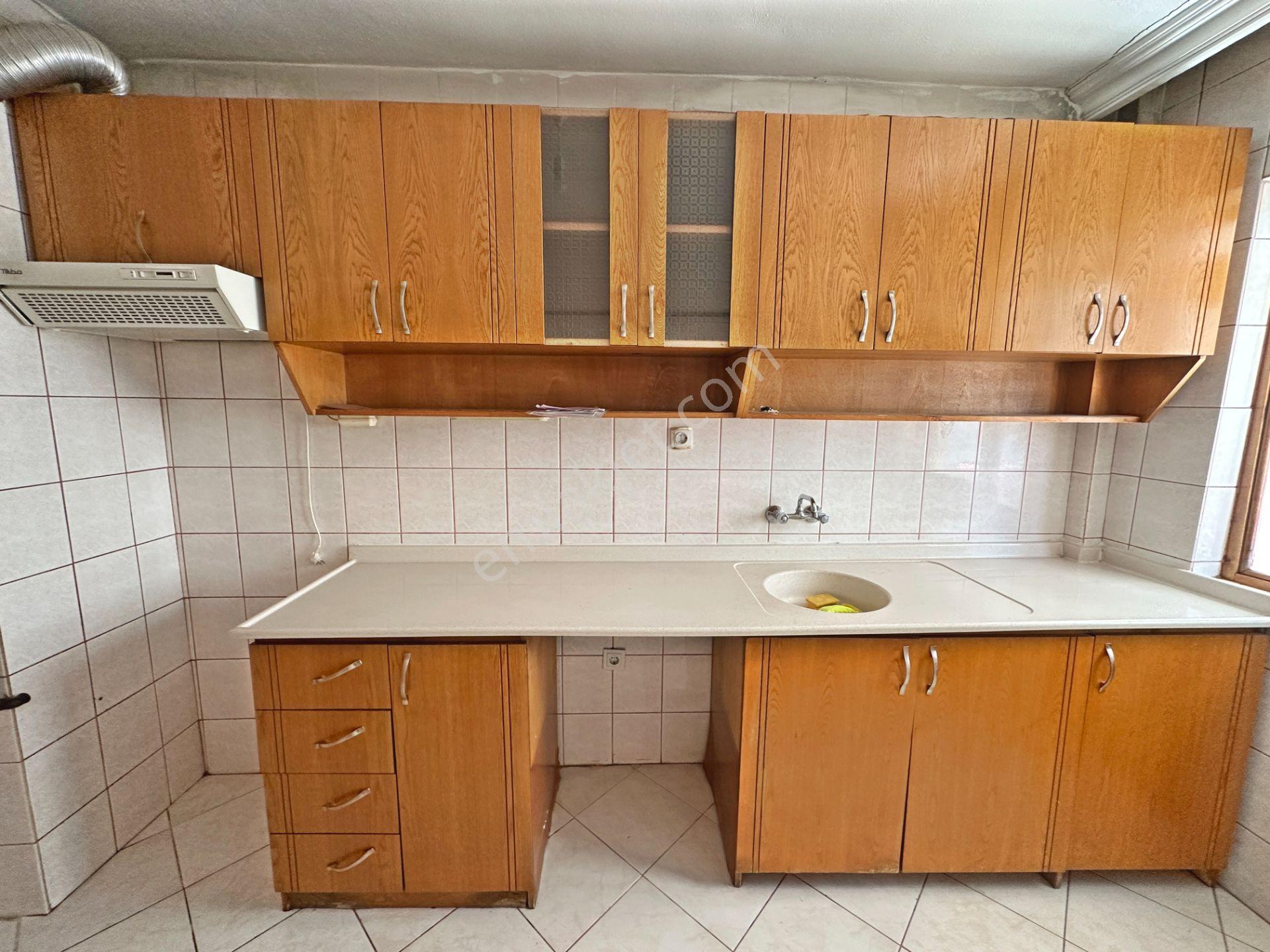 Şafaktepe Mahallesinde Ara Katta Bağımsız Salon 3+1 Satılık Daire - Görsel 8