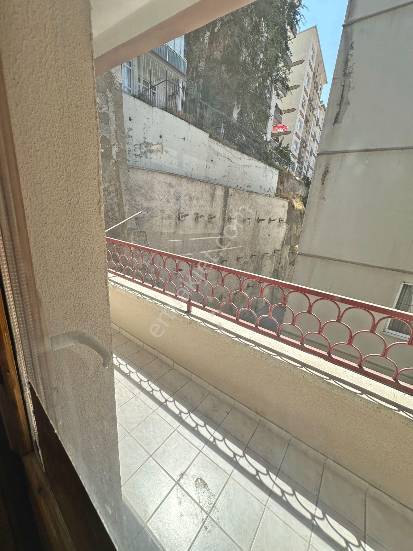 Şafaktepe Mahallesinde Ara Katta Bağımsız Salon 3+1 Satılık Daire - Görsel 6