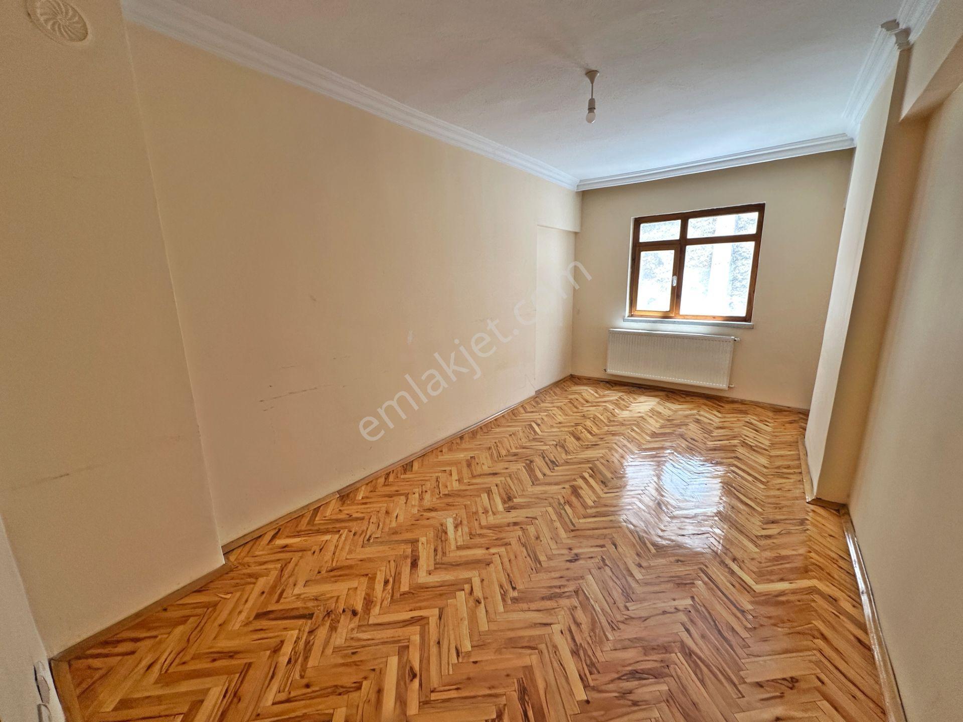 Şafaktepe Mahallesinde Ara Katta Bağımsız Salon 3+1 Satılık Daire - Görsel 22
