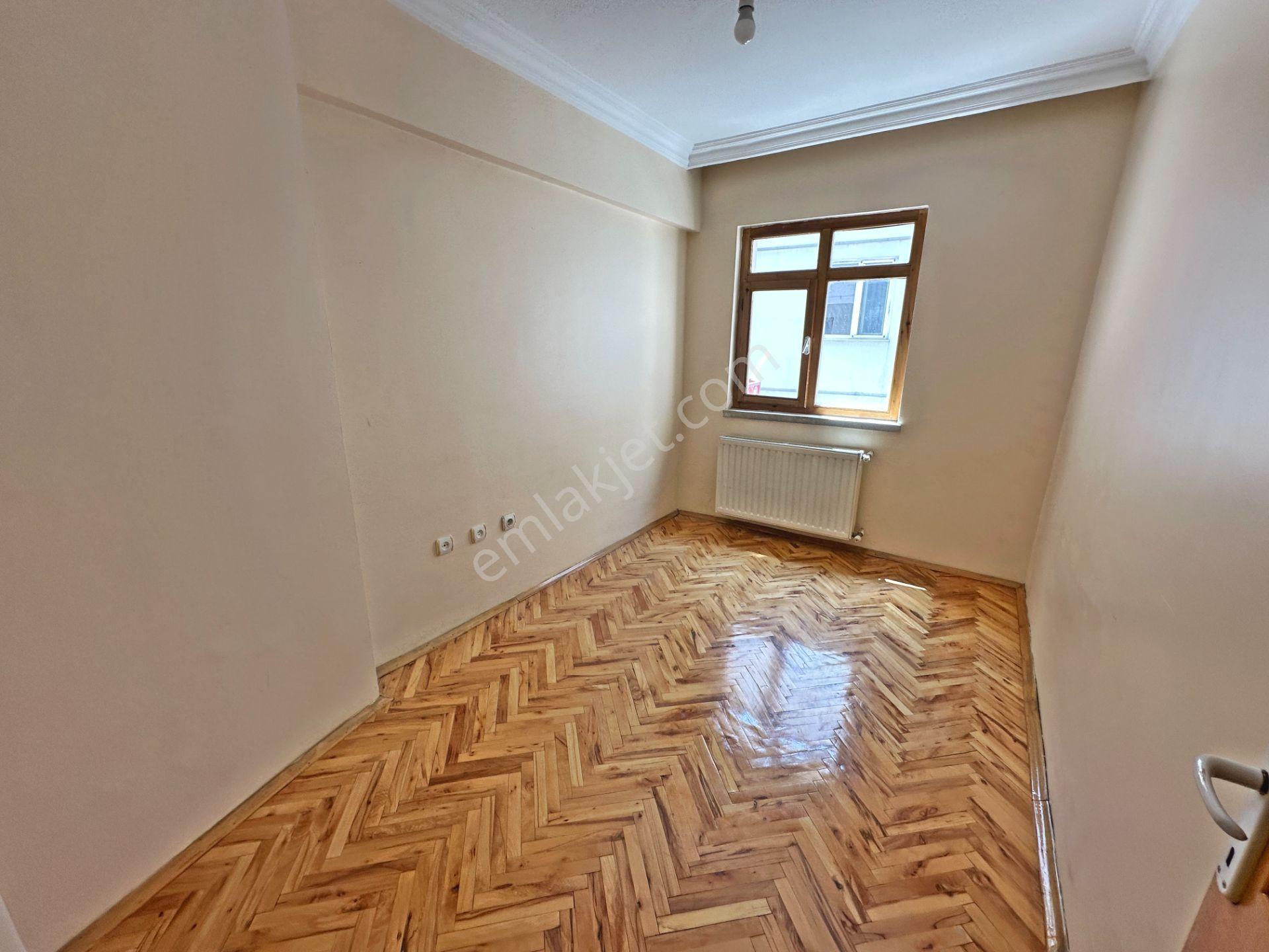 Şafaktepe Mahallesinde Ara Katta Bağımsız Salon 3+1 Satılık Daire - Görsel 16