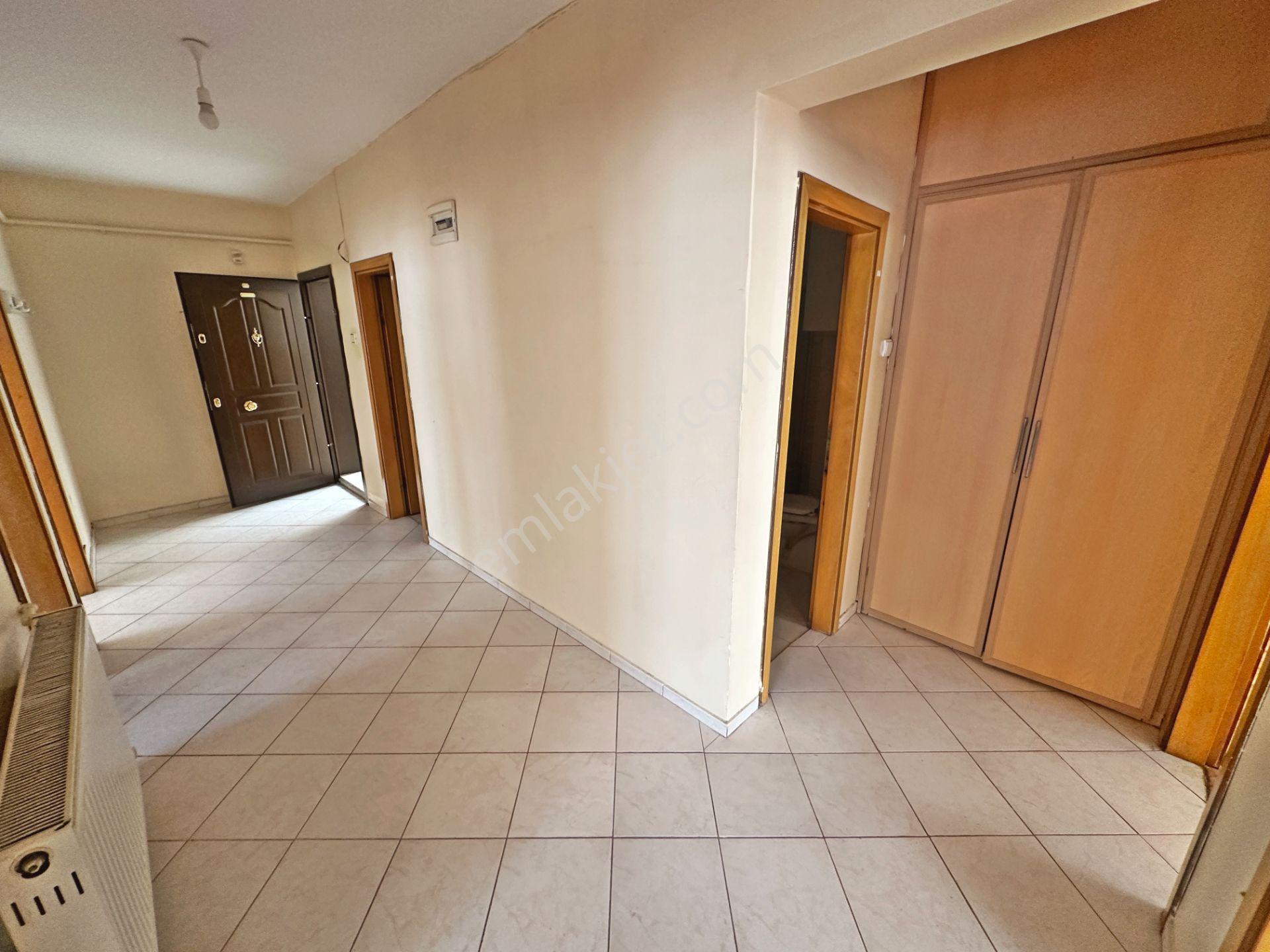 Şafaktepe Mahallesinde Ara Katta Bağımsız Salon 3+1 Satılık Daire - Görsel 24