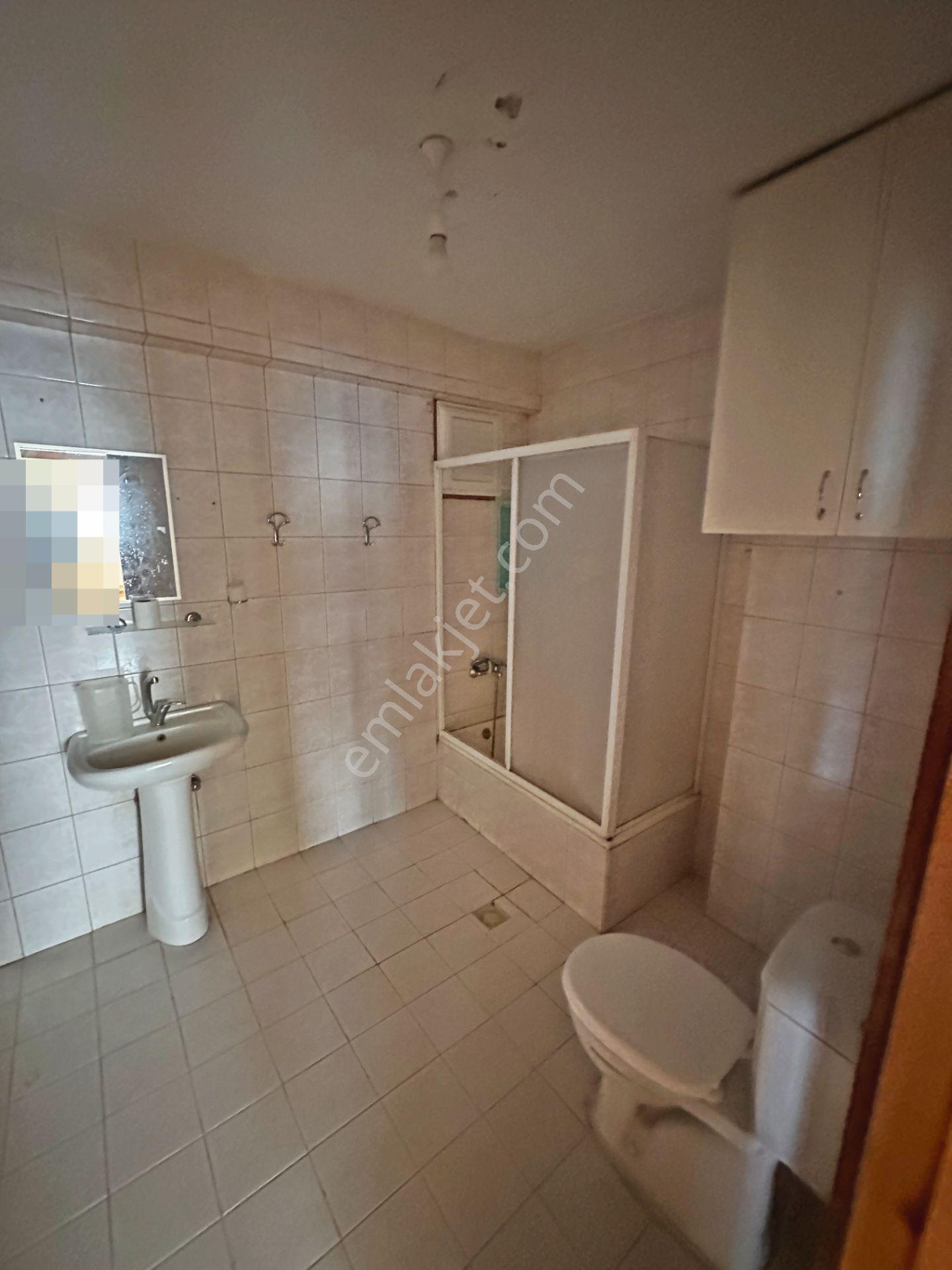 Şafaktepe Mahallesinde Ara Katta Bağımsız Salon 3+1 Satılık Daire - Görsel 19