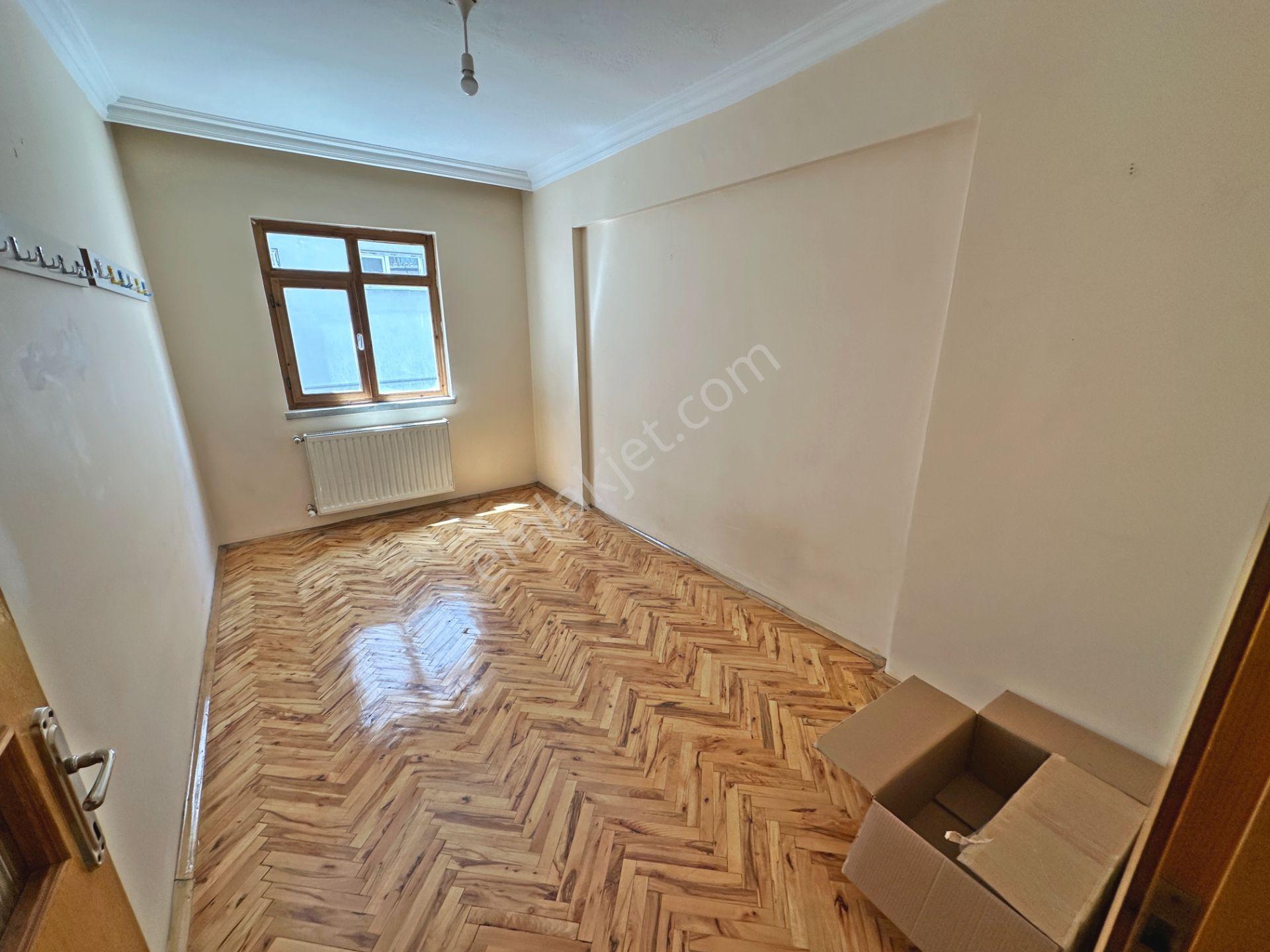 Şafaktepe Mahallesinde Ara Katta Bağımsız Salon 3+1 Satılık Daire - Görsel 13