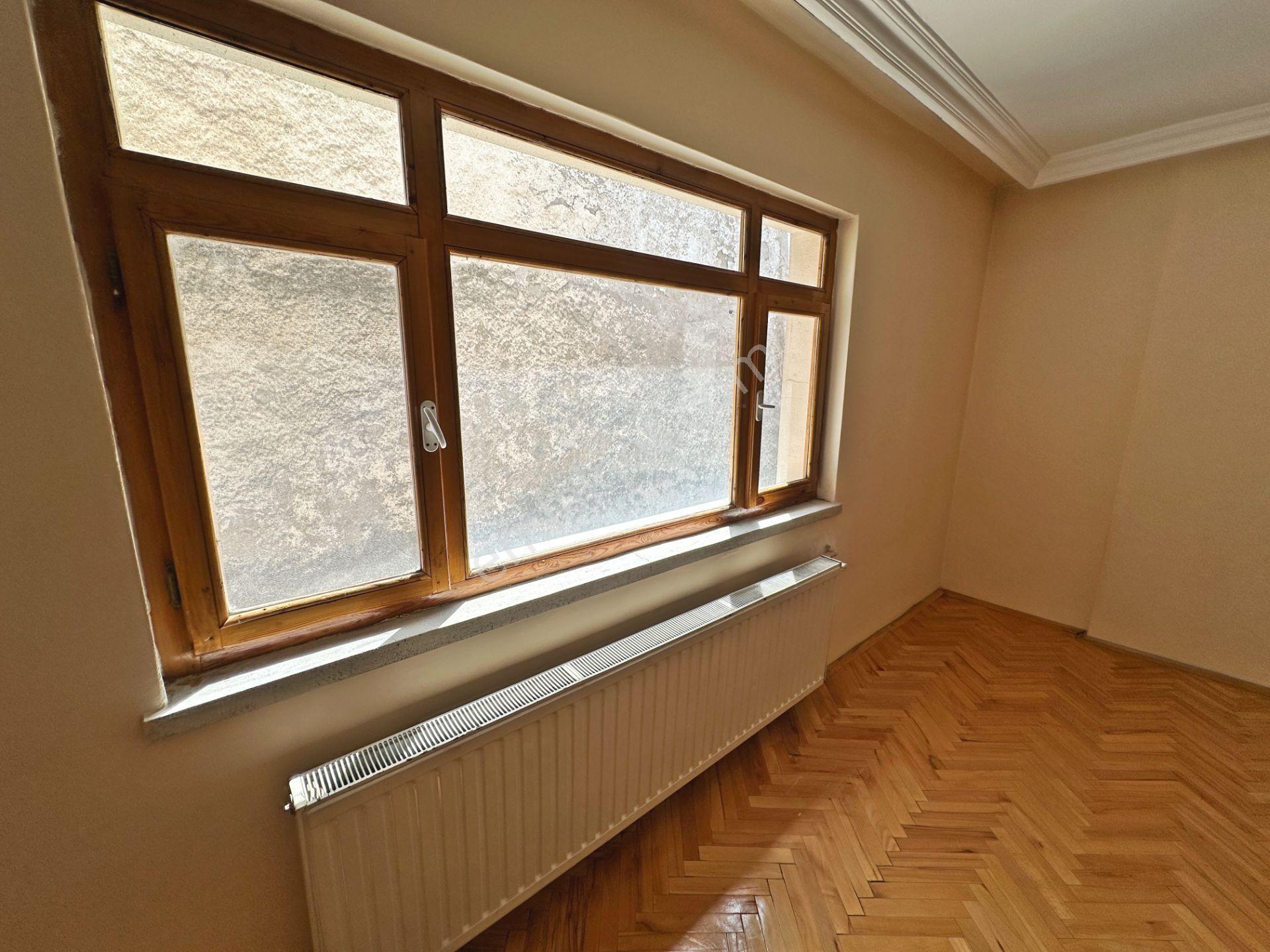 Şafaktepe Mahallesinde Ara Katta Bağımsız Salon 3+1 Satılık Daire - Görsel 5