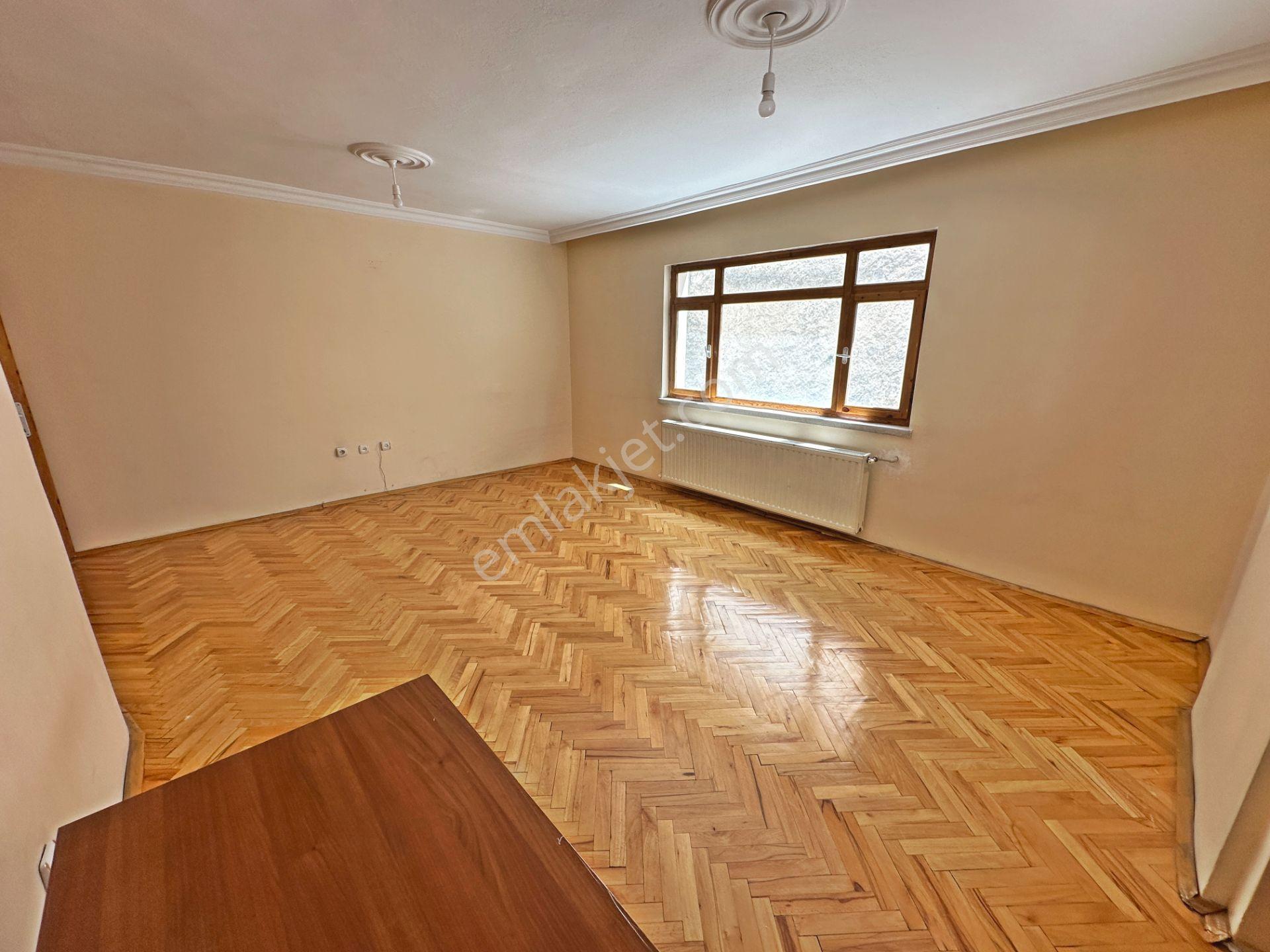 Şafaktepe Mahallesinde Ara Katta Bağımsız Salon 3+1 Satılık Daire - Görsel 18