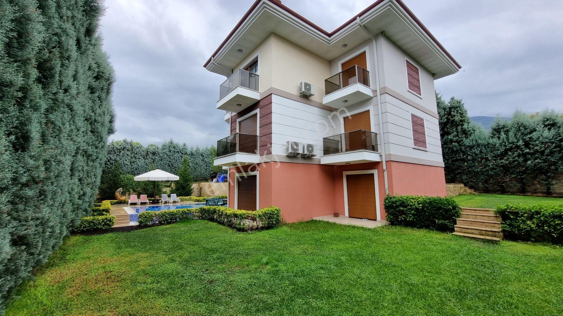 Kartepe Maşukiye 1.000 M² Arsa İçinde 5+2 Havuzlu Satılık Villa - Görsel 3