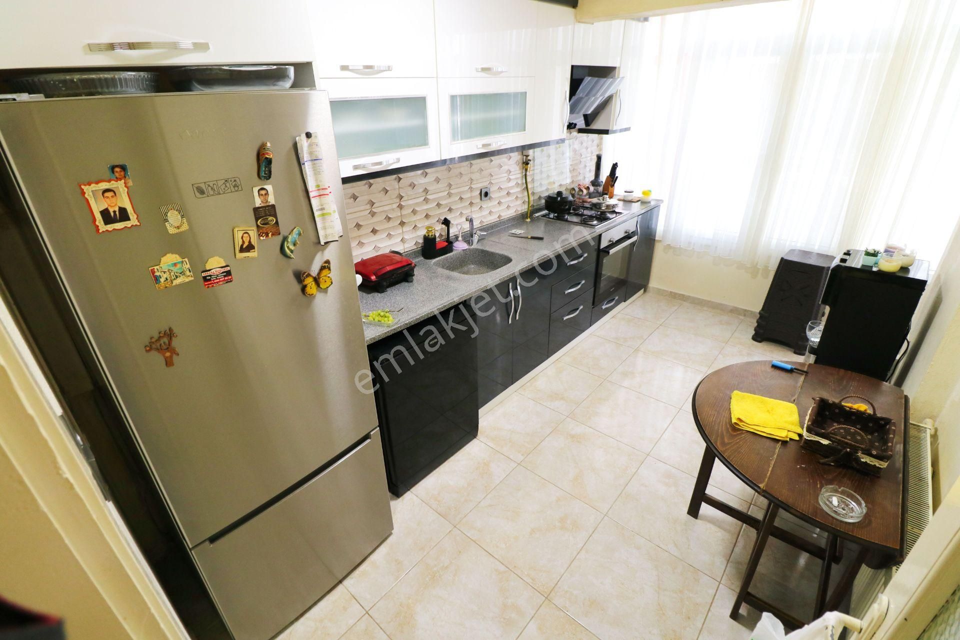 Aktif'ten Akçay'da Satılıkön Cephe Arakat 3 Balkonlu Ferah Masrafsız 3+1 Daire
