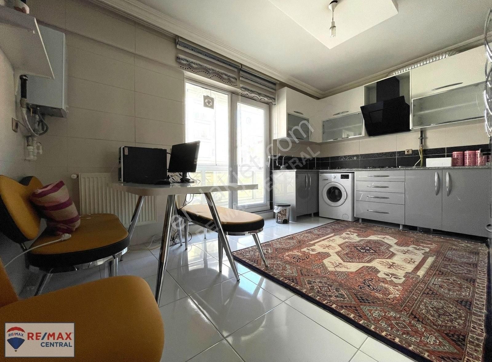 Remax Central'dan Çiçekli'de Site İçerisinde Geniş Ve Ferah 3+1