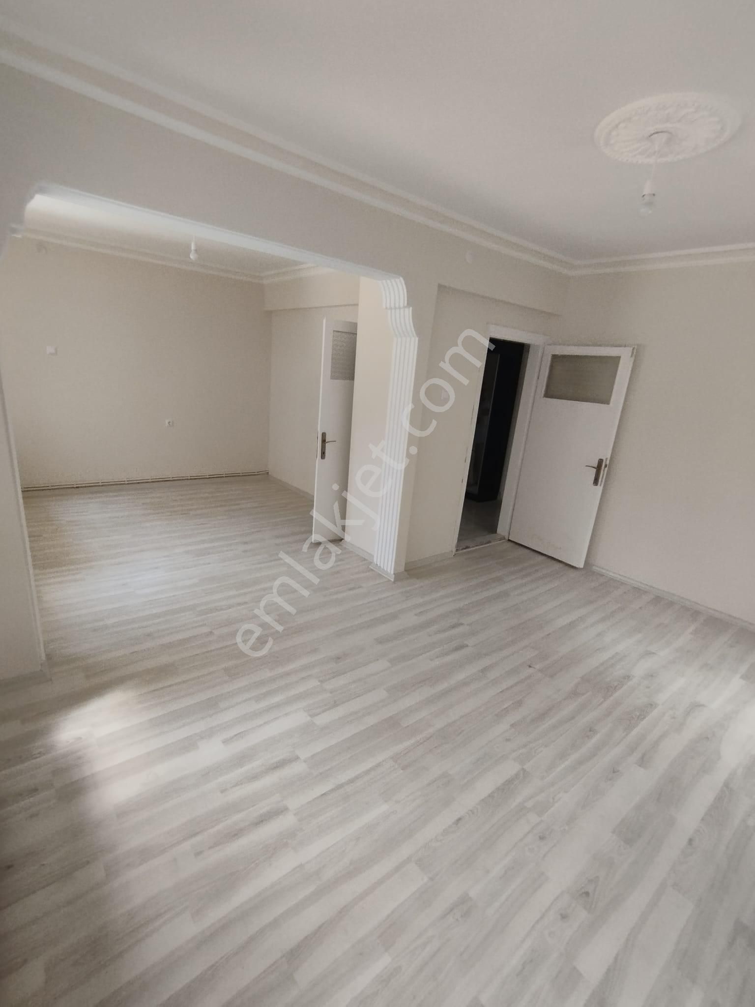 Afyon Cumhuriyet Mahallesinde Satılık 3+1 Daire