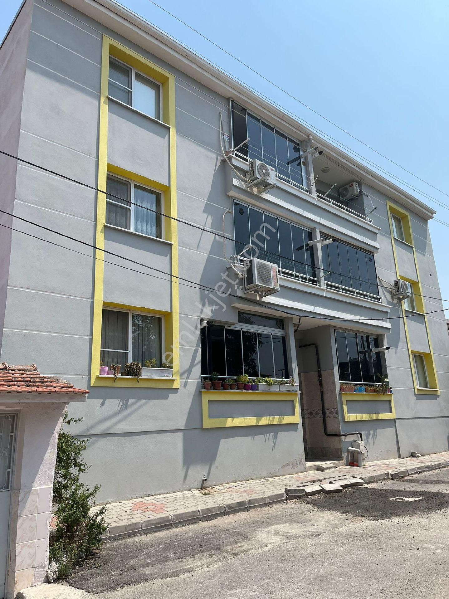 Reşatbey Mahallesi'nde Rumeli Cd. Yakını 2+1 Kiralık Daire