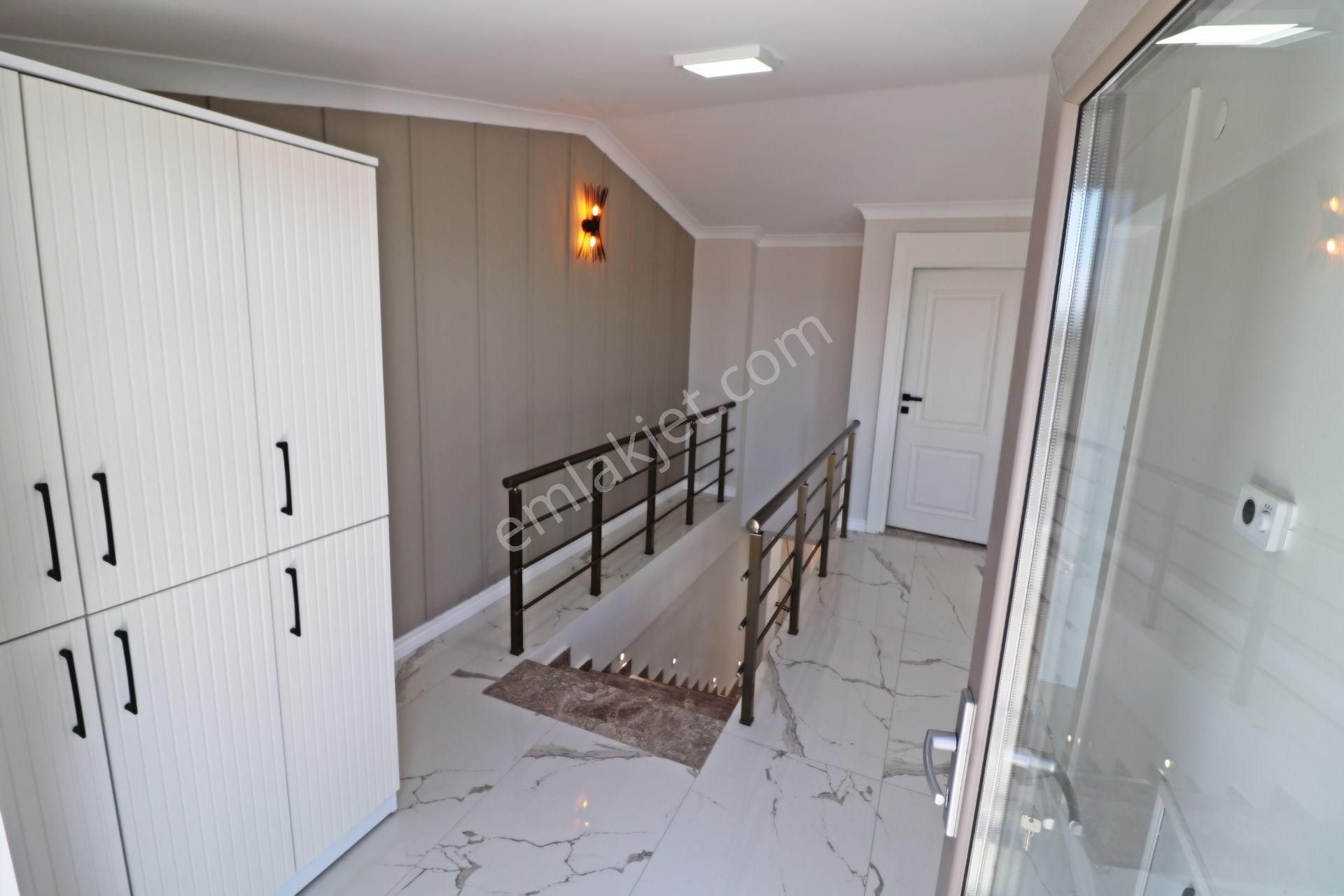 Altınoluk Ta Sessiz Ve Huzurlu Konumda Deniz Manzaralı 5+1 Villa - Görsel 18