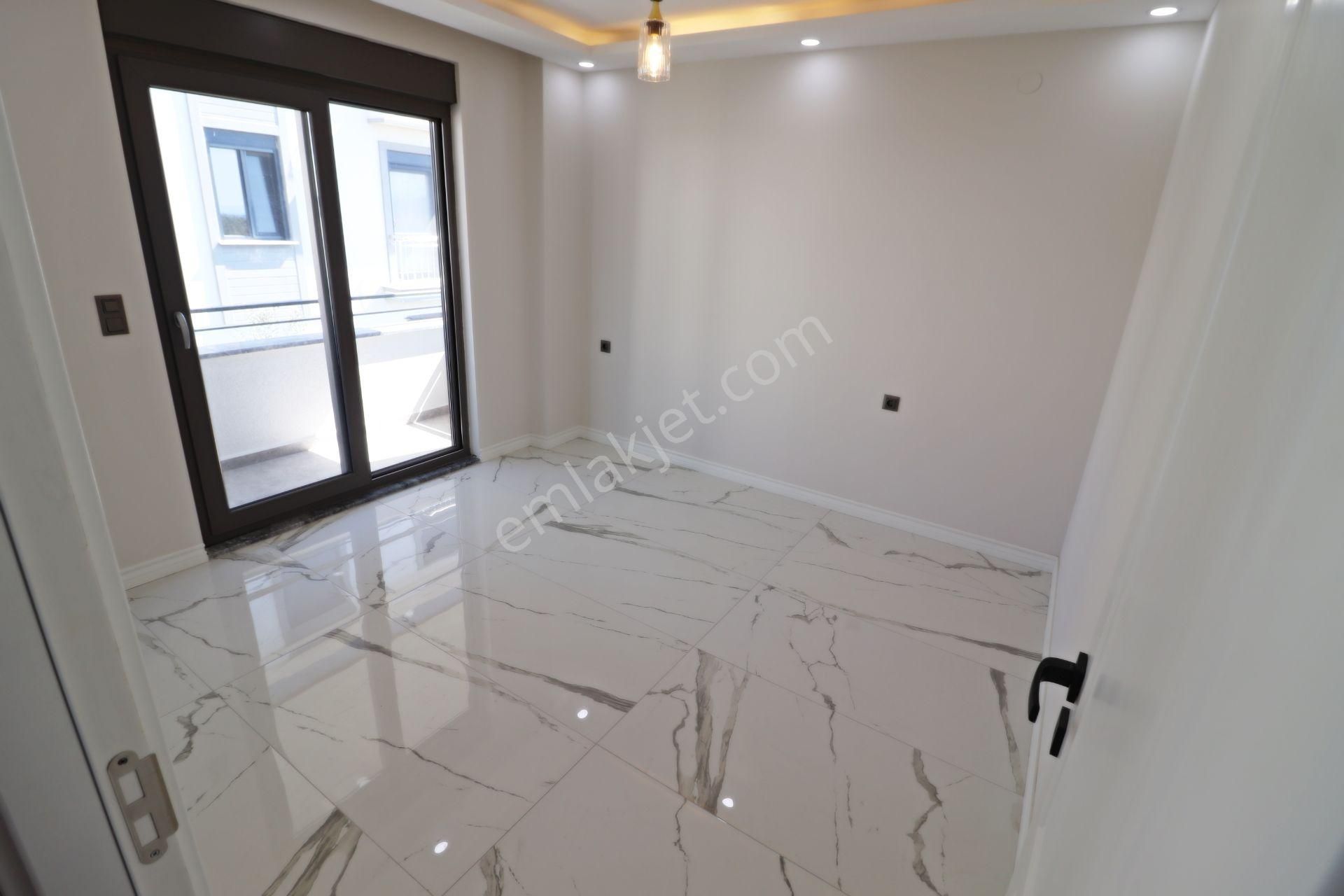 Altınoluk Ta Sessiz Ve Huzurlu Konumda Deniz Manzaralı 5+1 Villa - Görsel 22