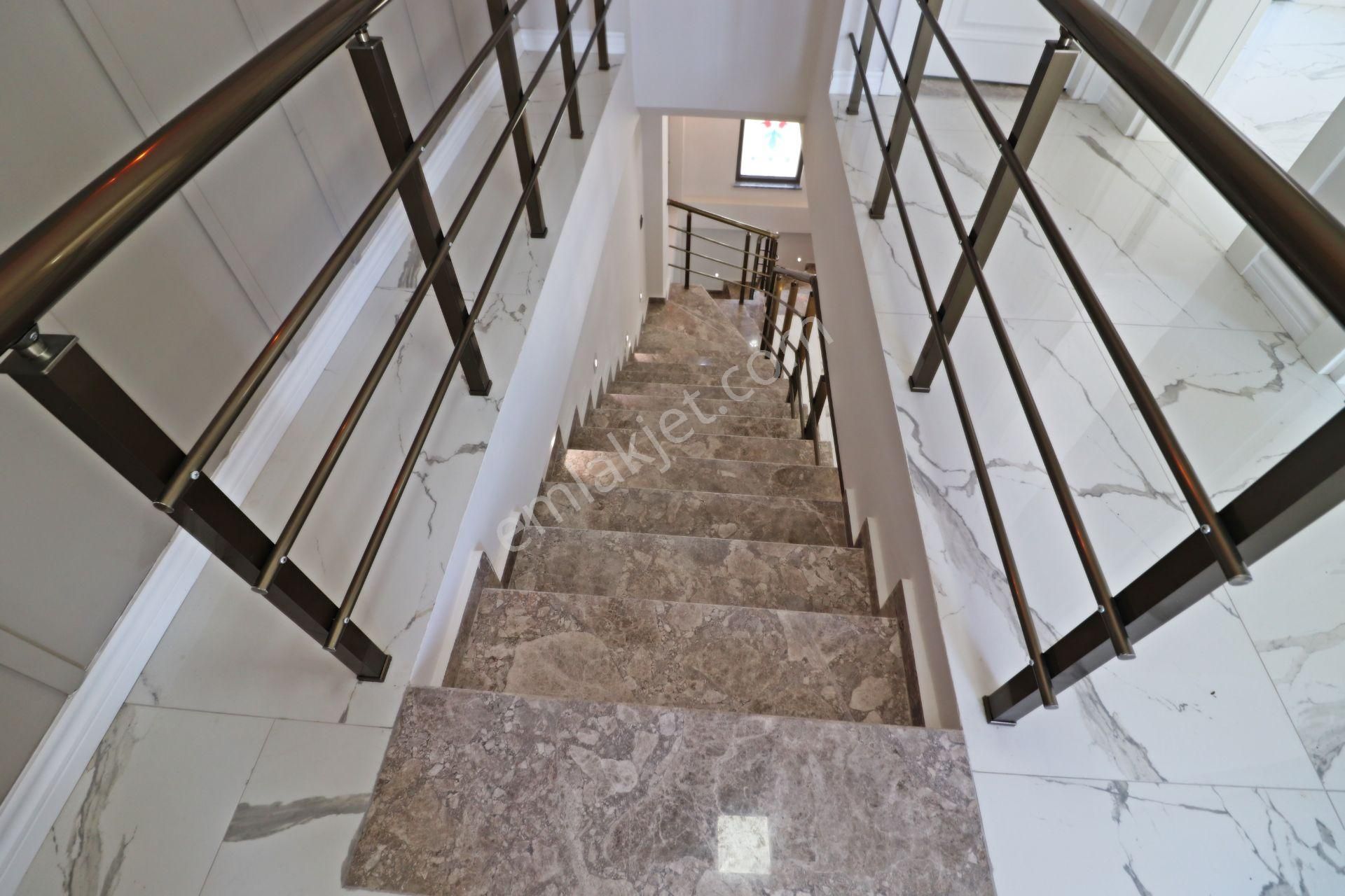 Altınoluk Ta Sessiz Ve Huzurlu Konumda Deniz Manzaralı 5+1 Villa - Görsel 21