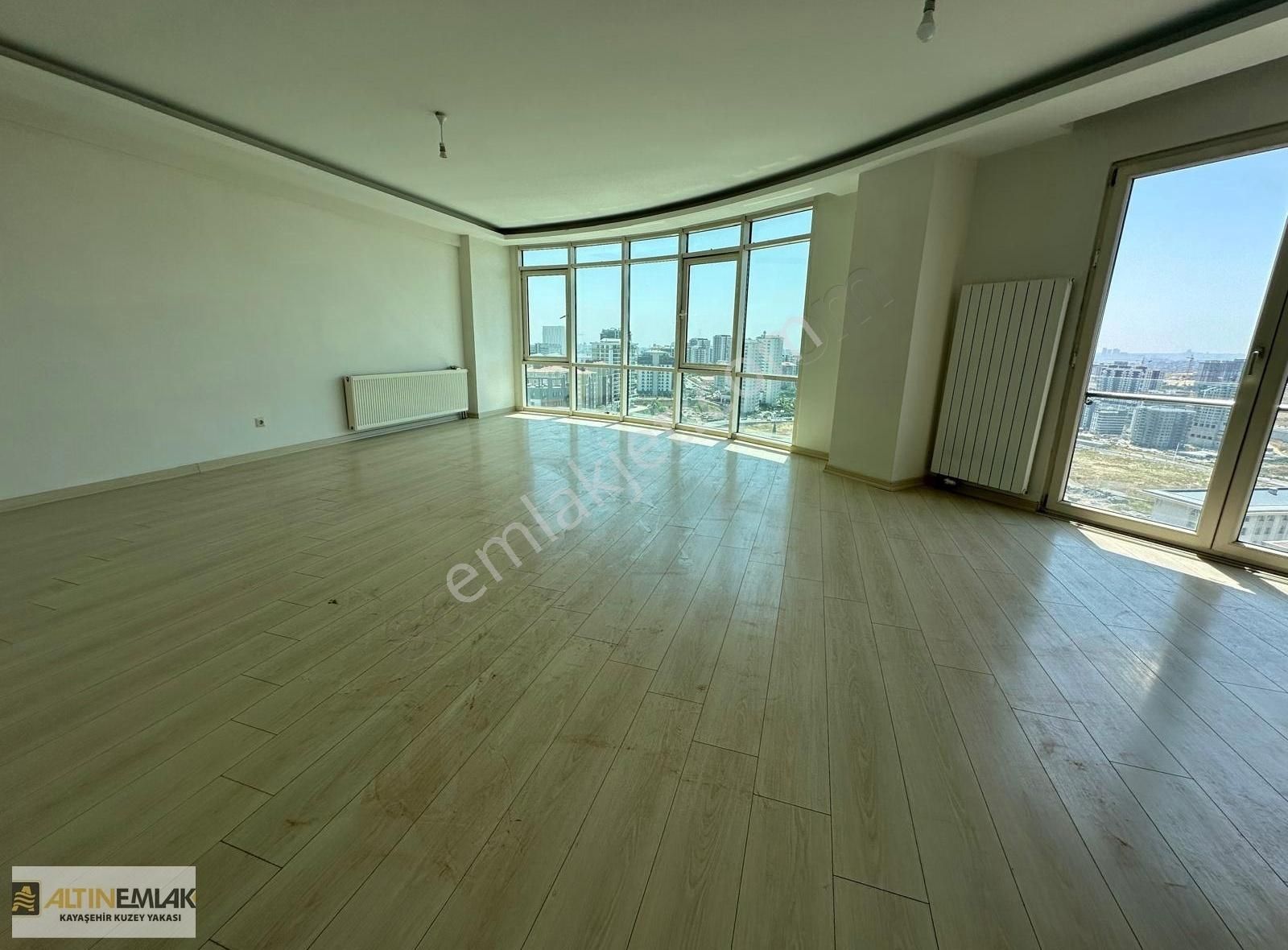 Başakşehirde Merkezi Konumda Yüksek Kat 4+1 Satılık Daire