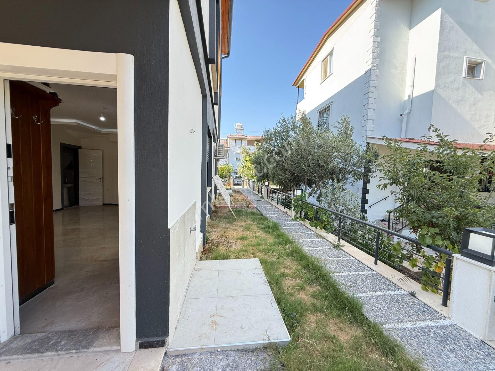 Seferihisar Doğanbey'de Denize Yakın Satılık Sıfır Bahçeli 3+1 Villa - Görsel 2