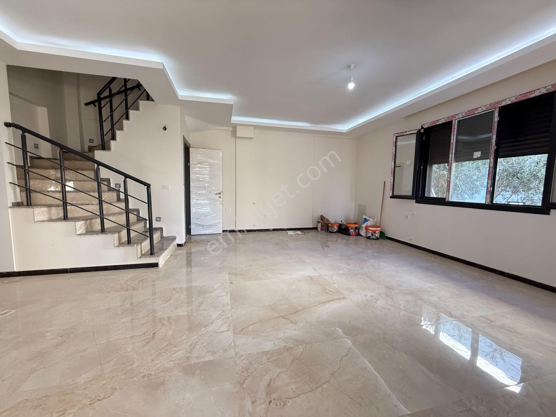 Seferihisar Doğanbey'de Denize Yakın Satılık Sıfır Bahçeli 3+1 Villa - Görsel 12