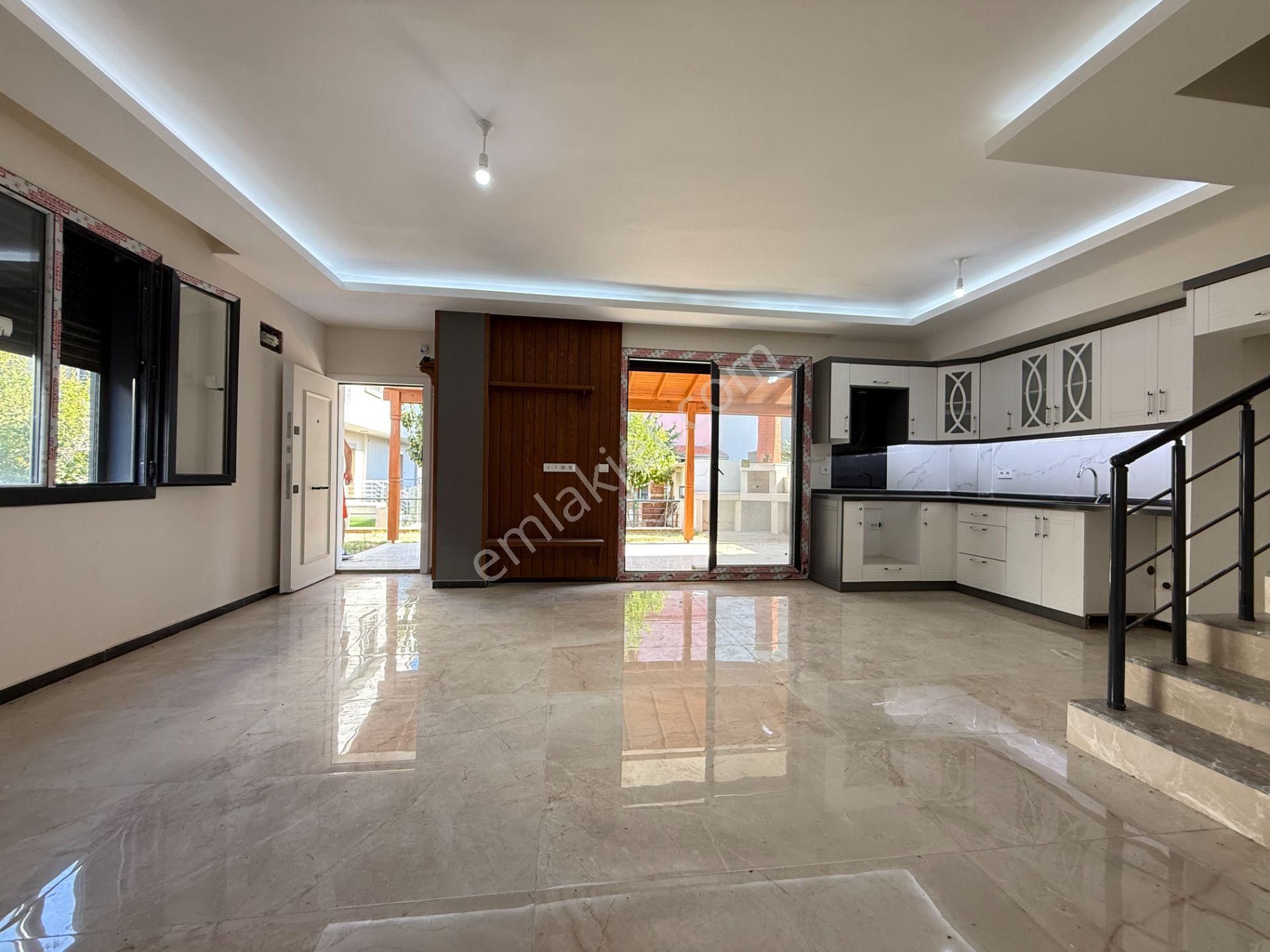 Seferihisar Doğanbey'de Denize Yakın Satılık Sıfır Bahçeli 3+1 Villa - Görsel 11