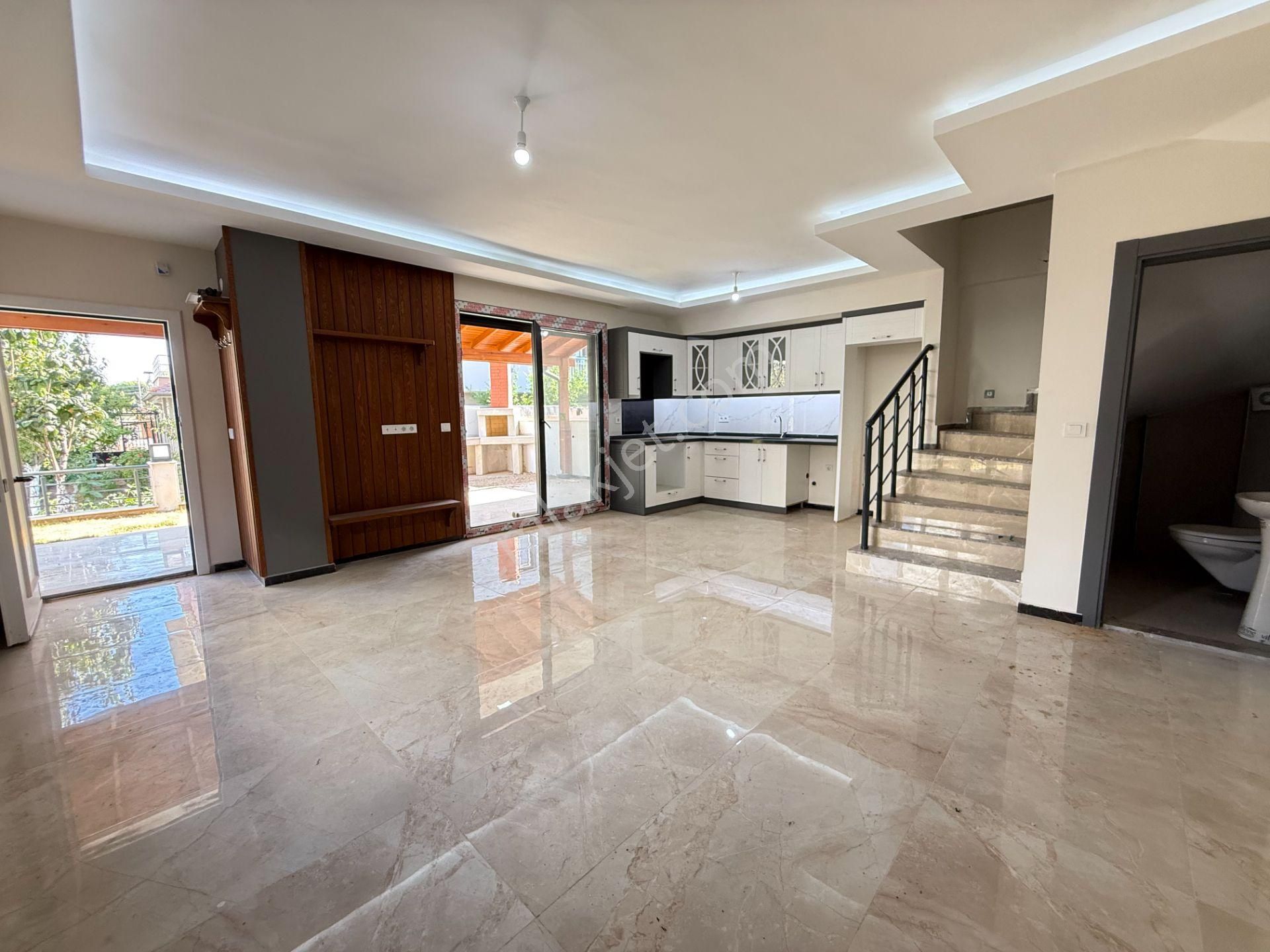 Seferihisar Doğanbey'de Denize Yakın Satılık Sıfır Bahçeli 3+1 Villa - Görsel 9