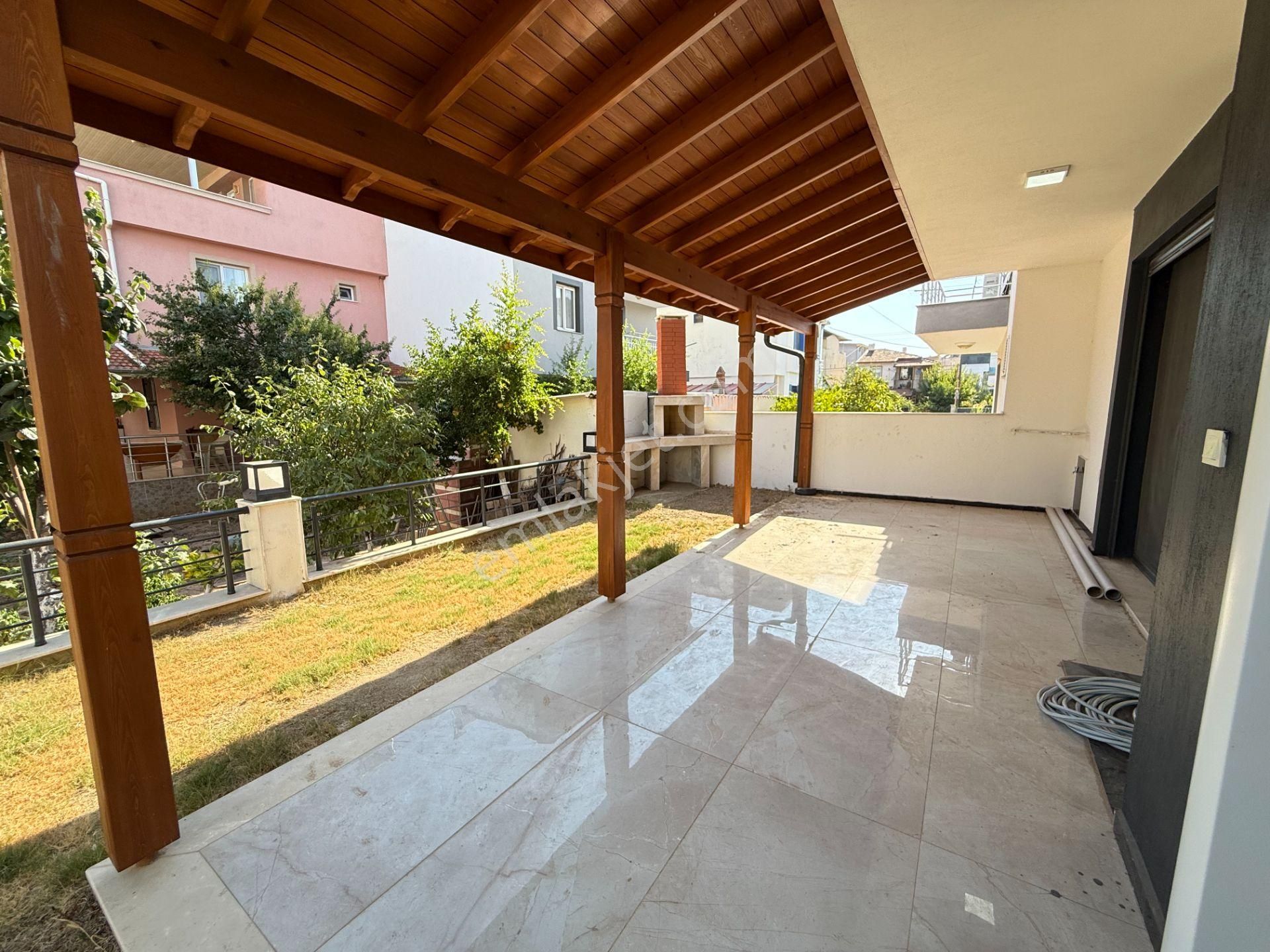 Seferihisar Doğanbey'de Denize Yakın Satılık Sıfır Bahçeli 3+1 Villa - Görsel 4