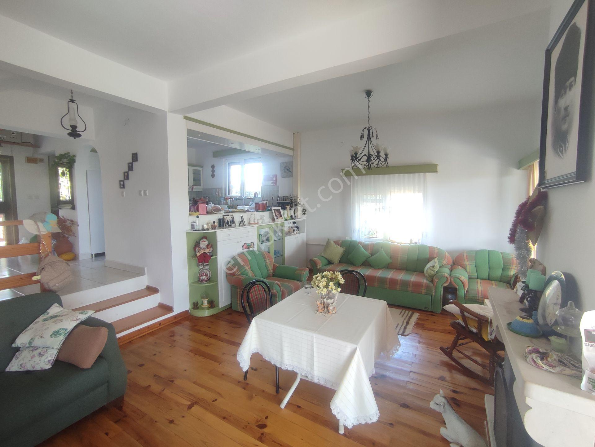 Bulut Yatırımdan 4+1 200 M² Deniz Manzaralı Ev Ve 810 M² Arsası - Görsel 2