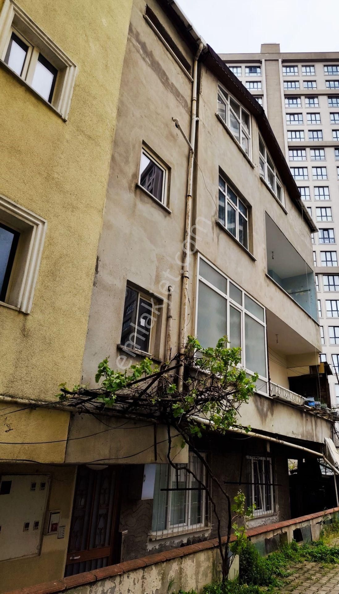 Mertcan Dan Yakacık Meydana Yürüme 2+1 Eşyalı Fırsat Kiralık